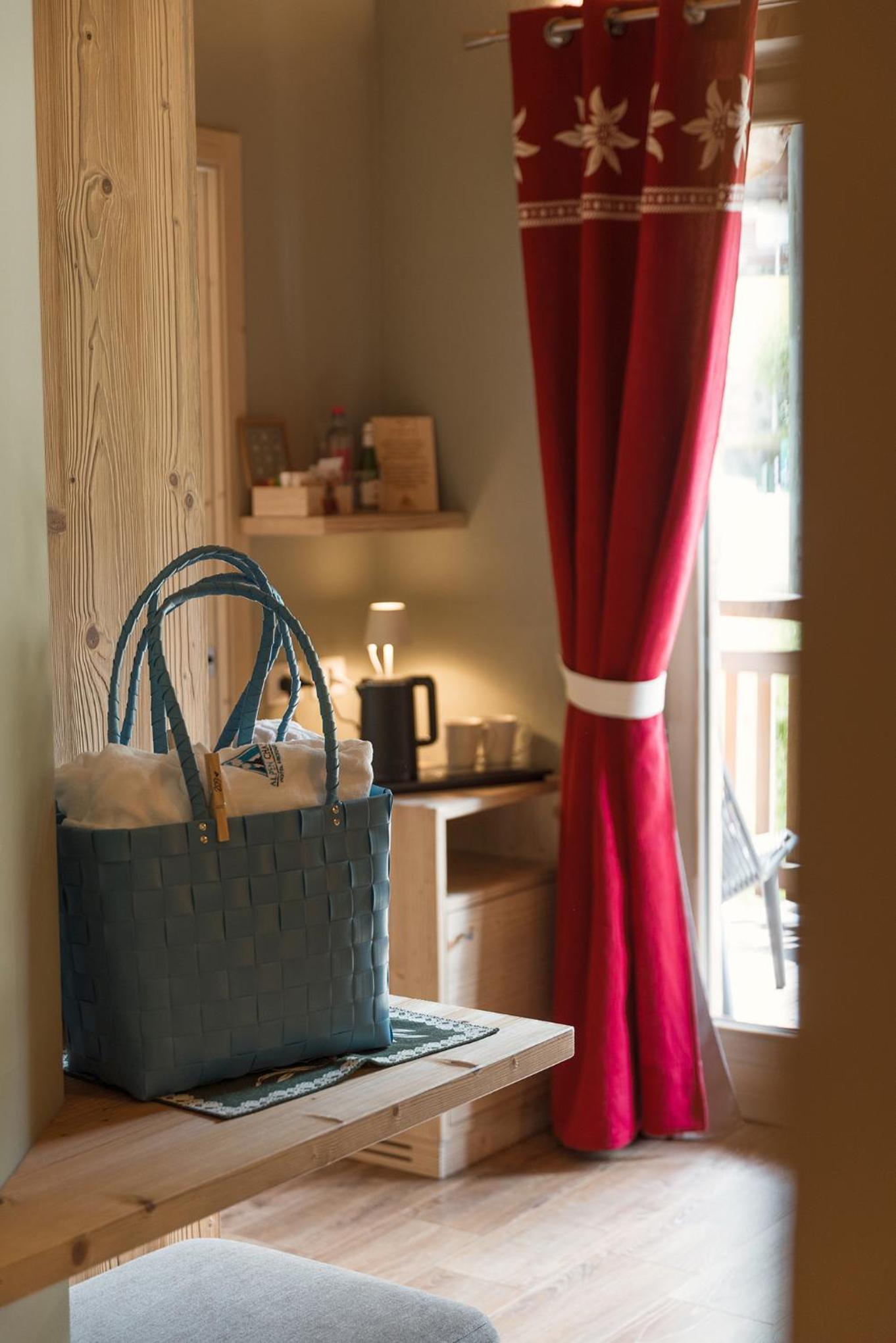Superior Double or Twin Room - Photo 10