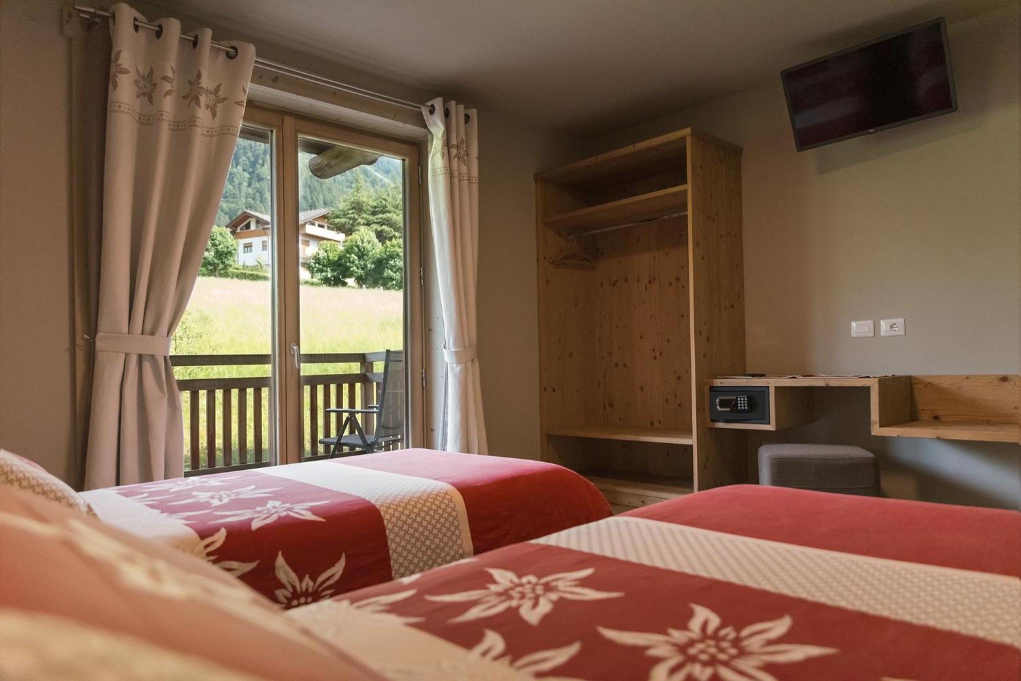 Double or Twin Room - Photo 13