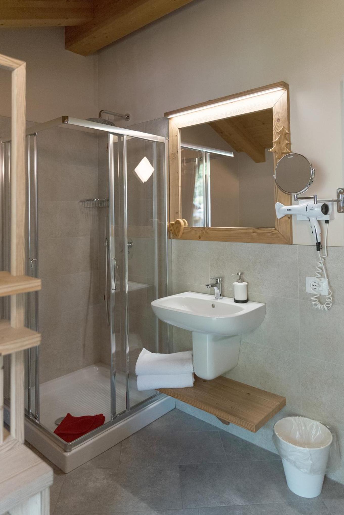Superior Double or Twin Room - Photo 18