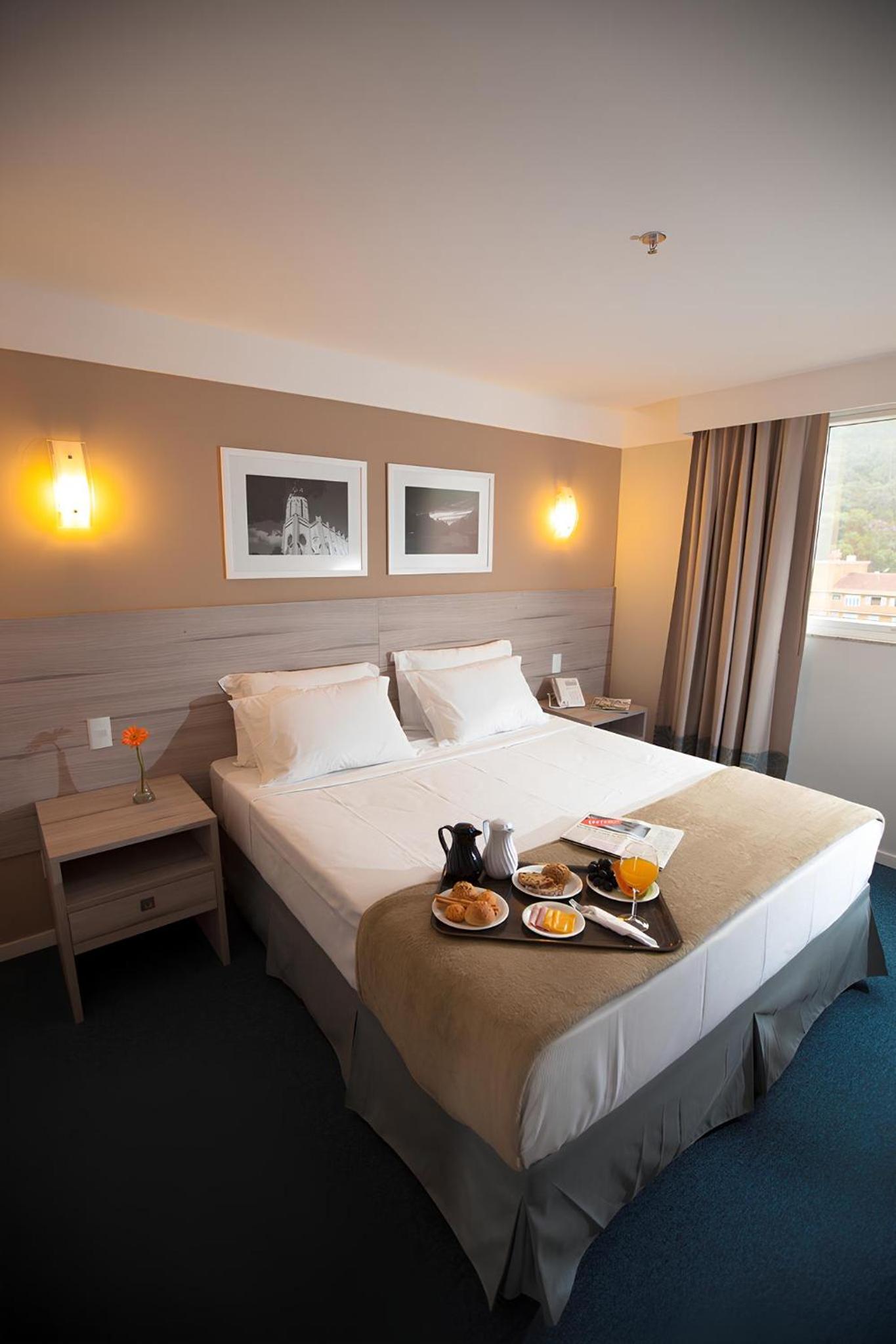 Standard Triple - 1 Queen Bed and 1 Single Bed photo 1