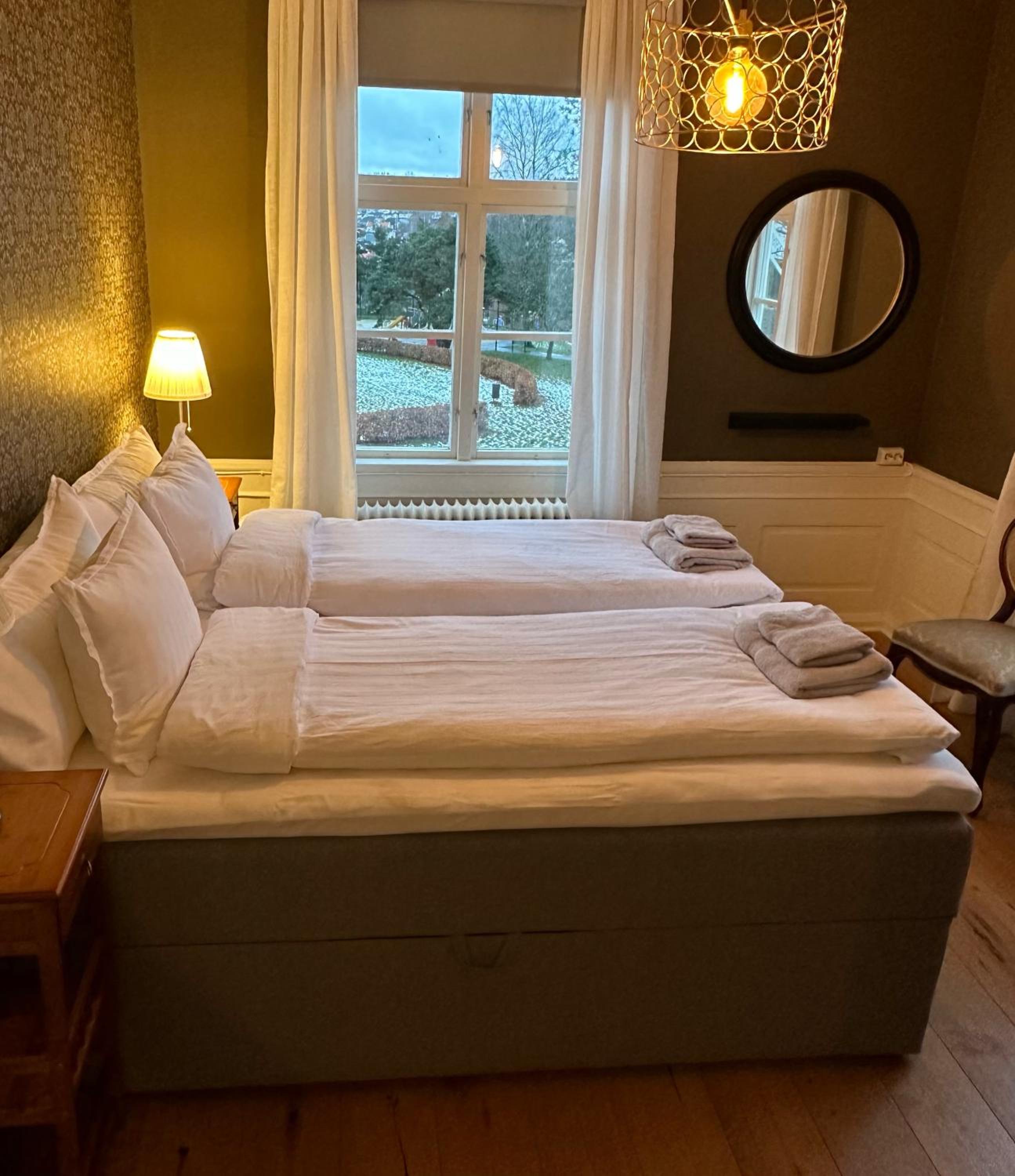 Double Room with Shared Bathroom photo 3