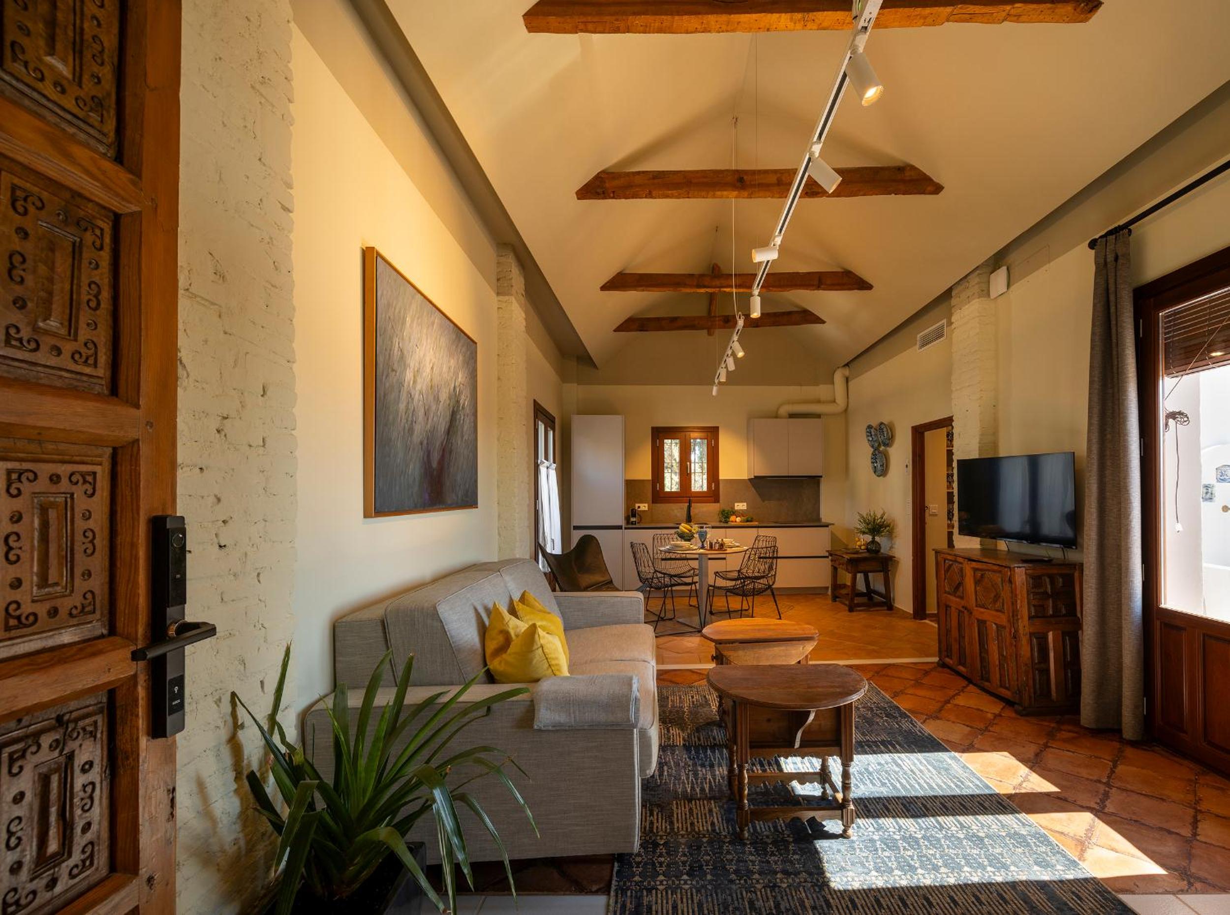 Superior One-Bedroom Apartment