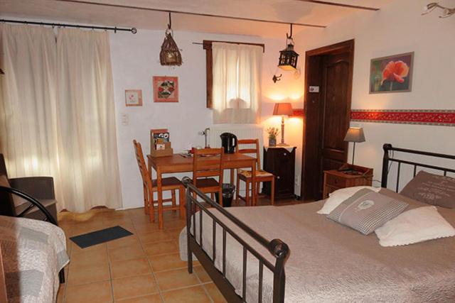 Triple Room with Private Bathroom photo 1