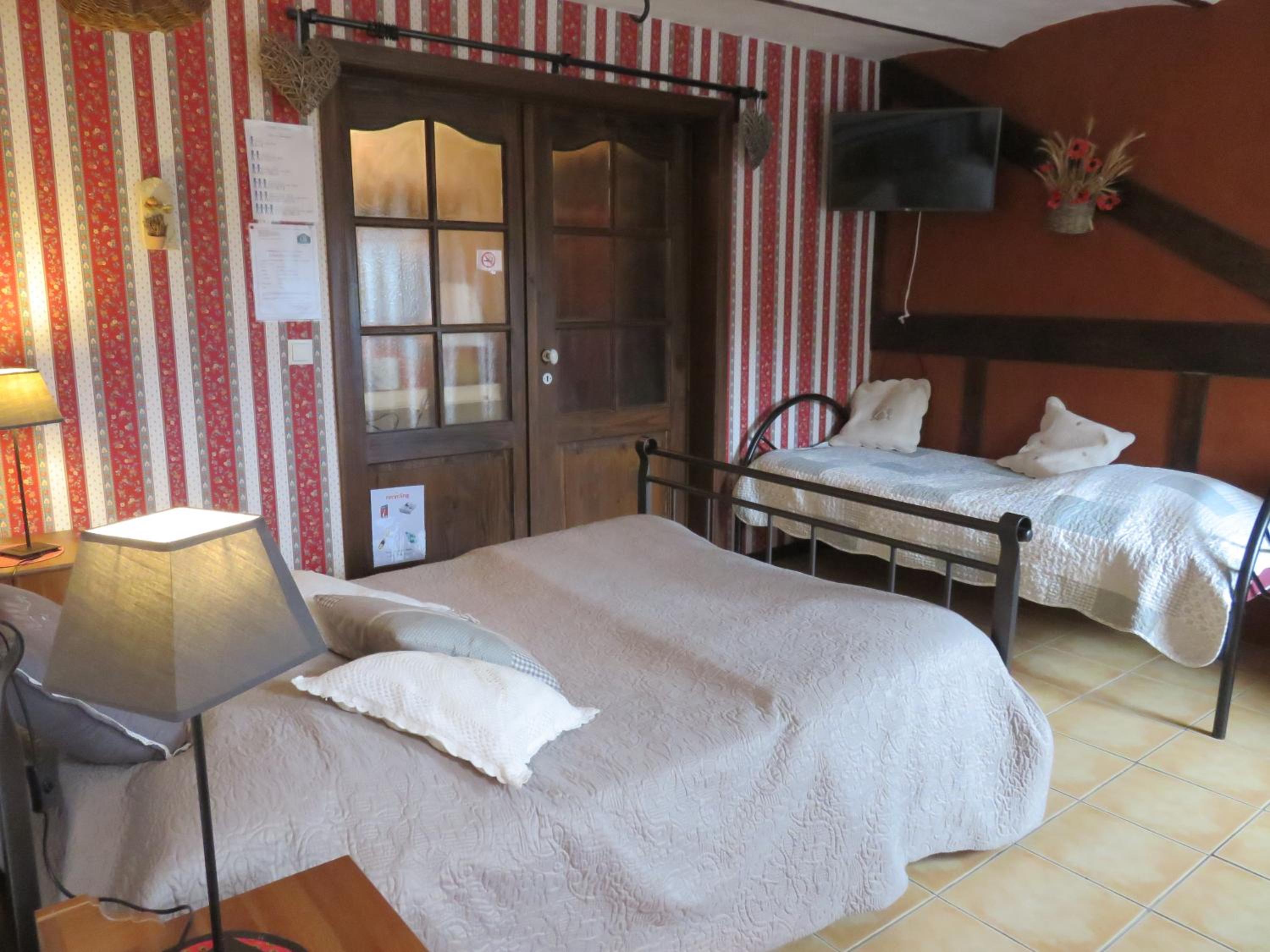 Triple Room with Private Bathroom photo 3
