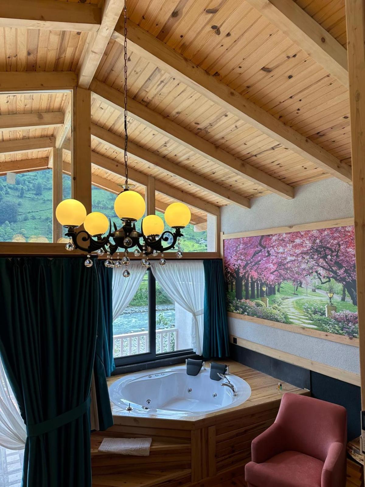 Deluxe King Room photo 2