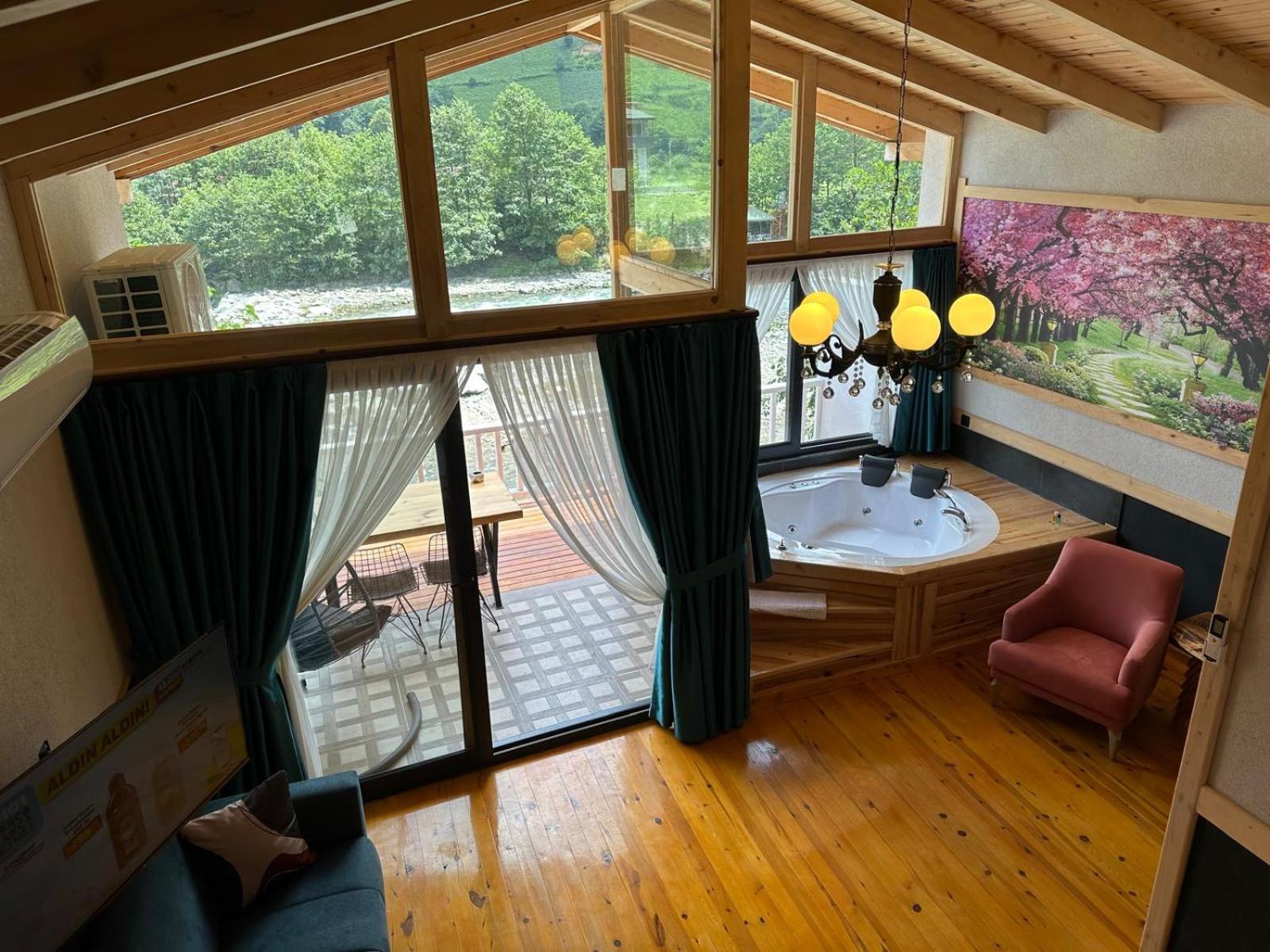 Deluxe King Room photo 1