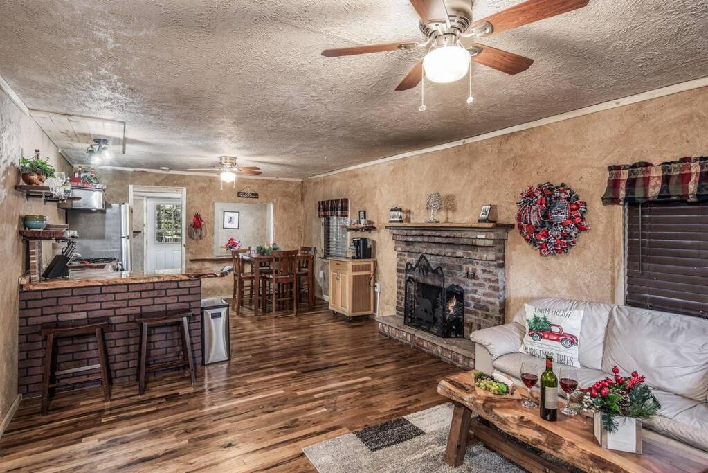 One-Bedroom House photo 1