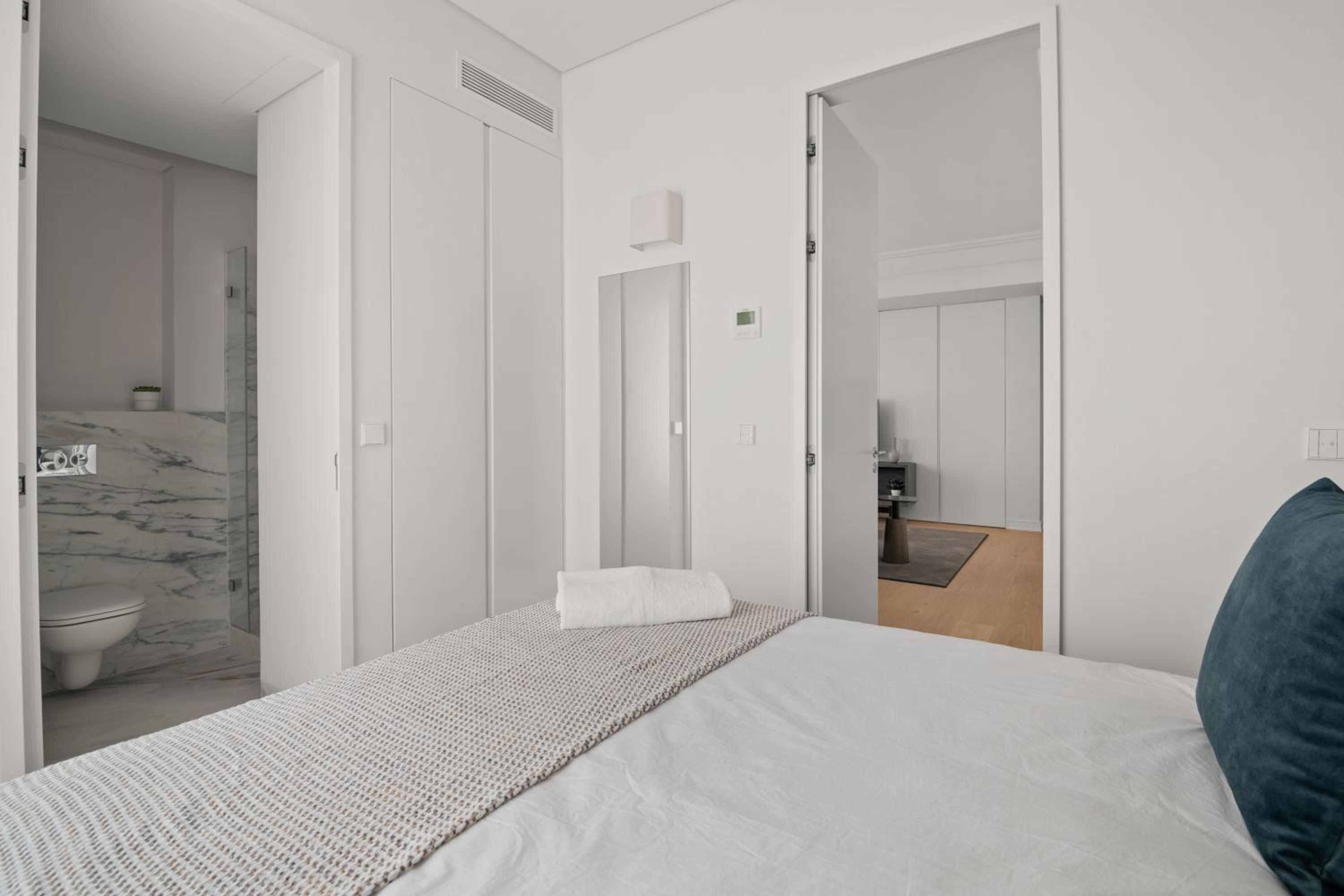 One-Bedroom Apartment photo 2