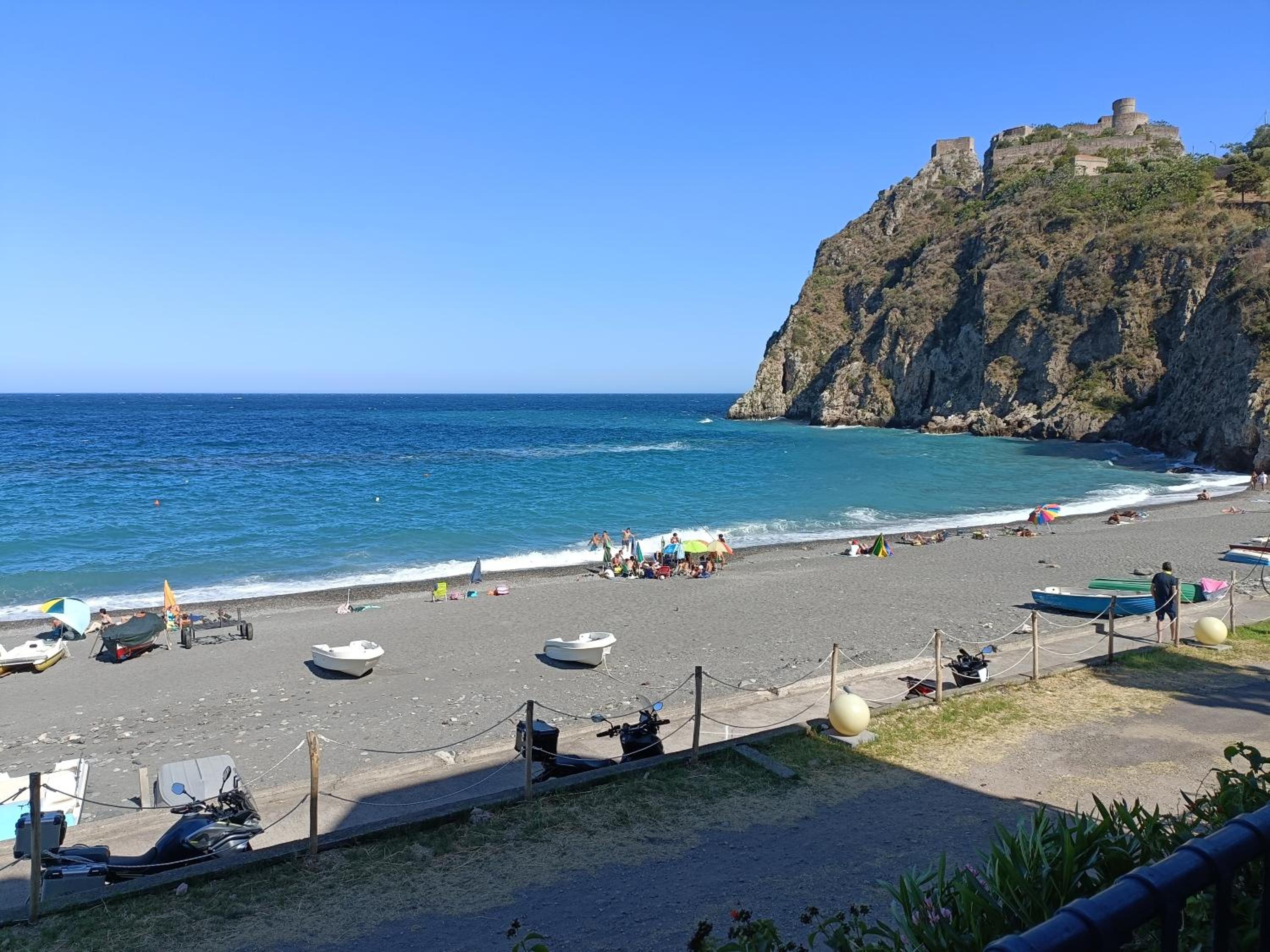 Two-Bedroom Apartment with Terrace and Sea View photo 2