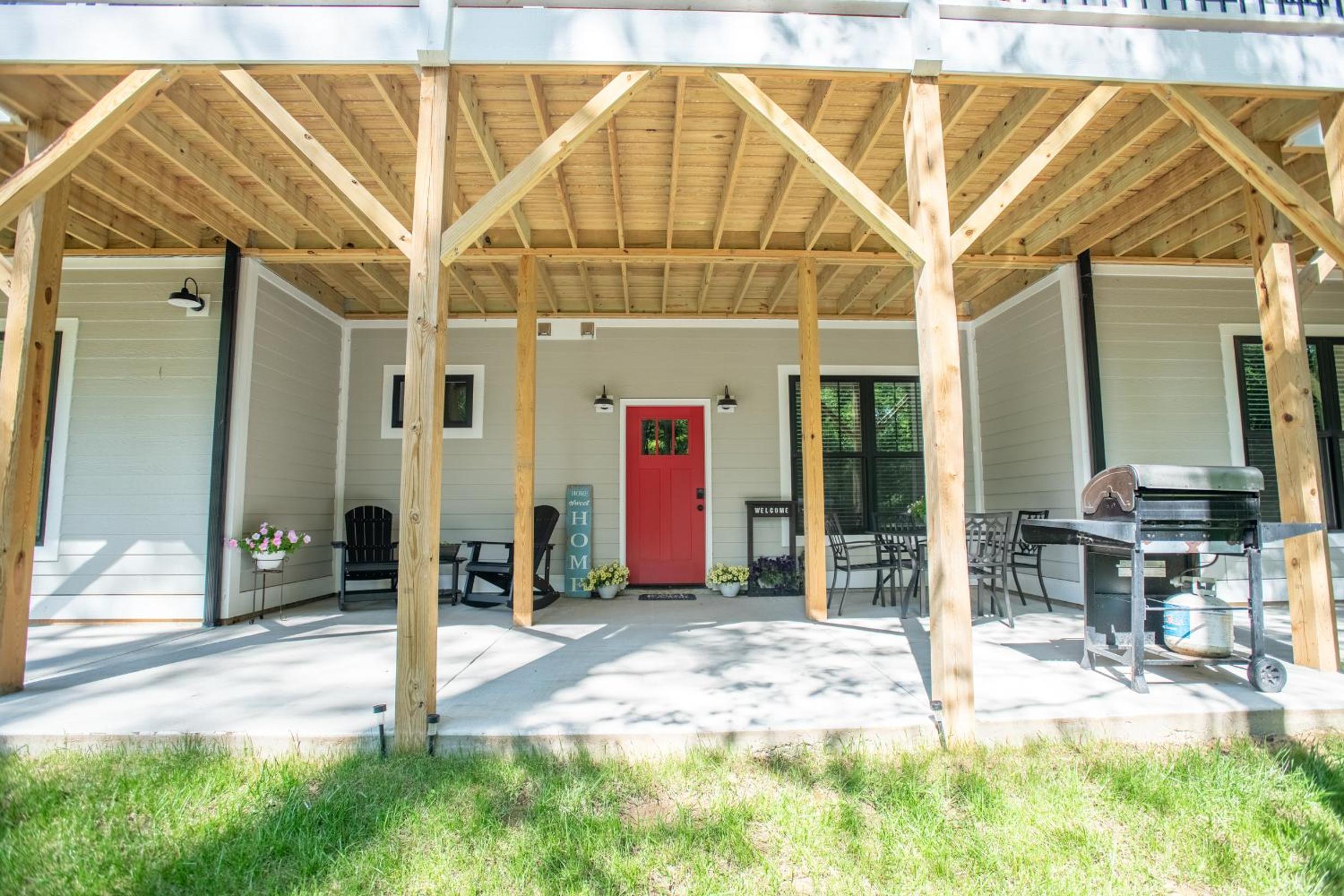 Three-Bedroom House photo 3