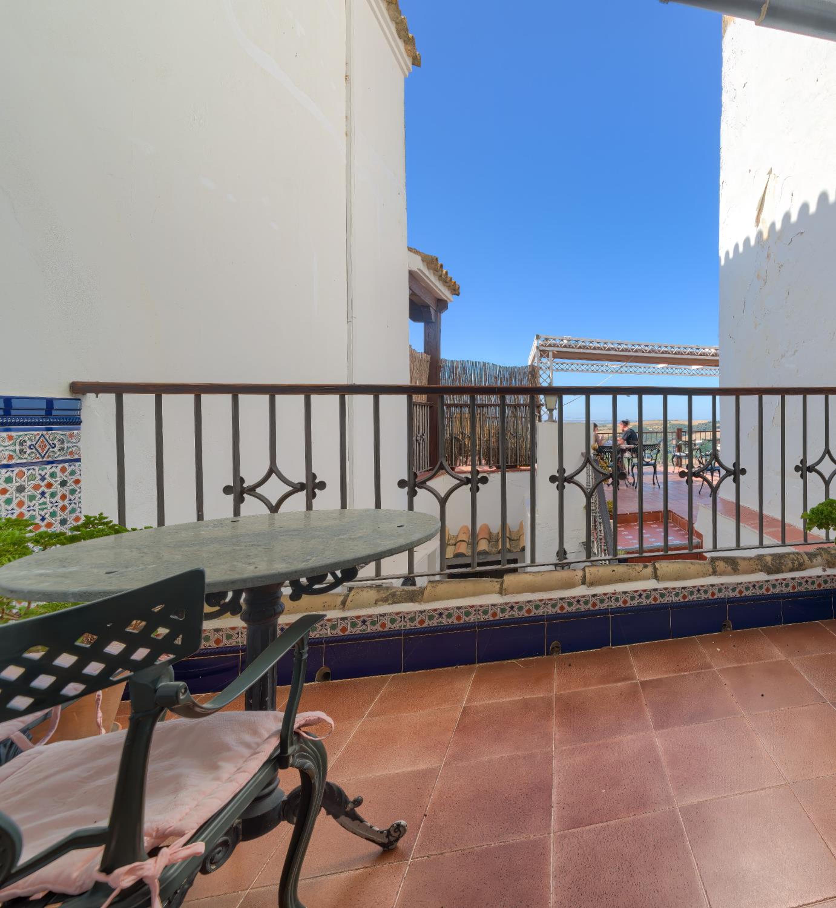 Double or Twin Room with Balcony - Photo 2