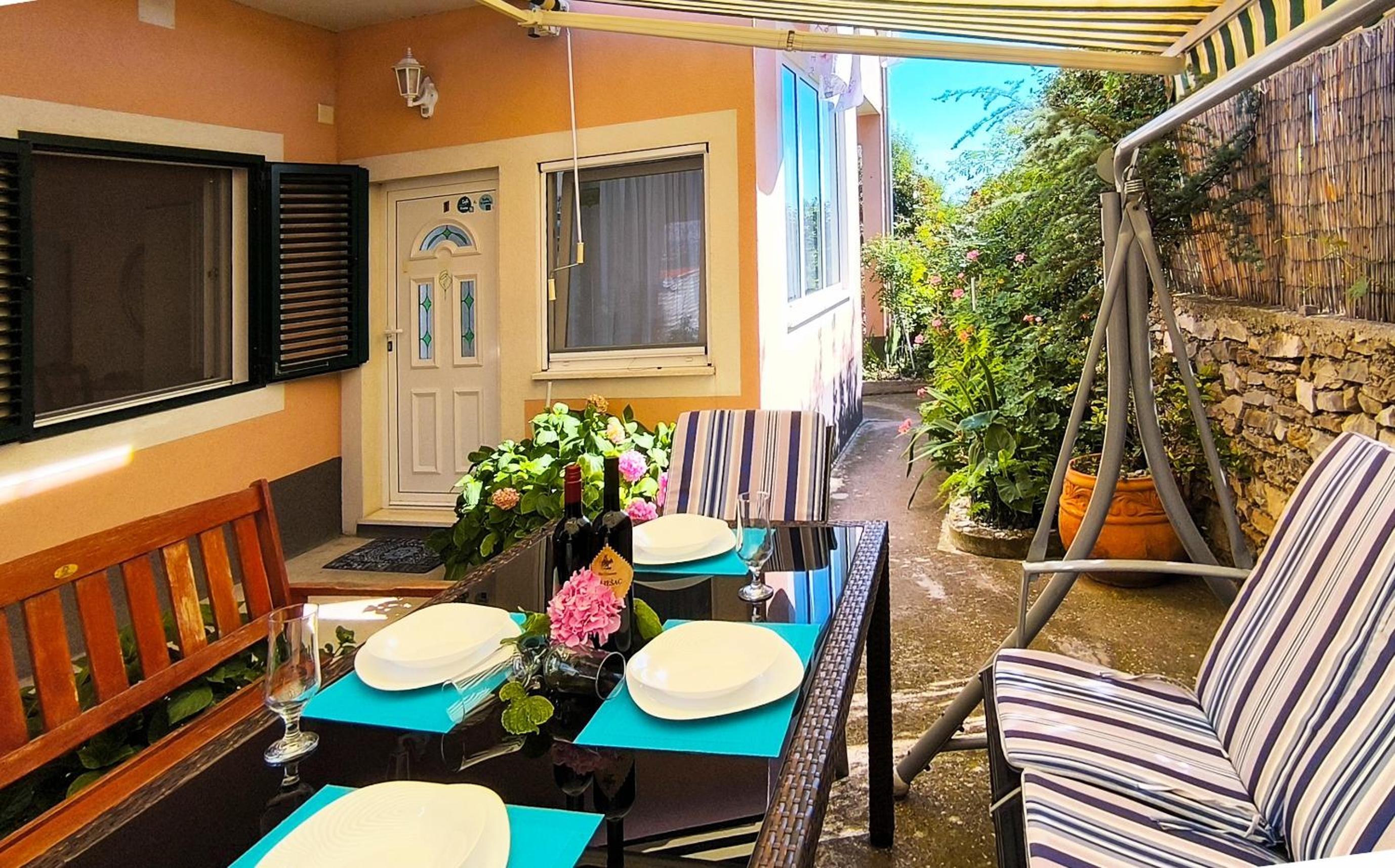Two-Bedroom Apartment with Terrace and Sea View photo 2