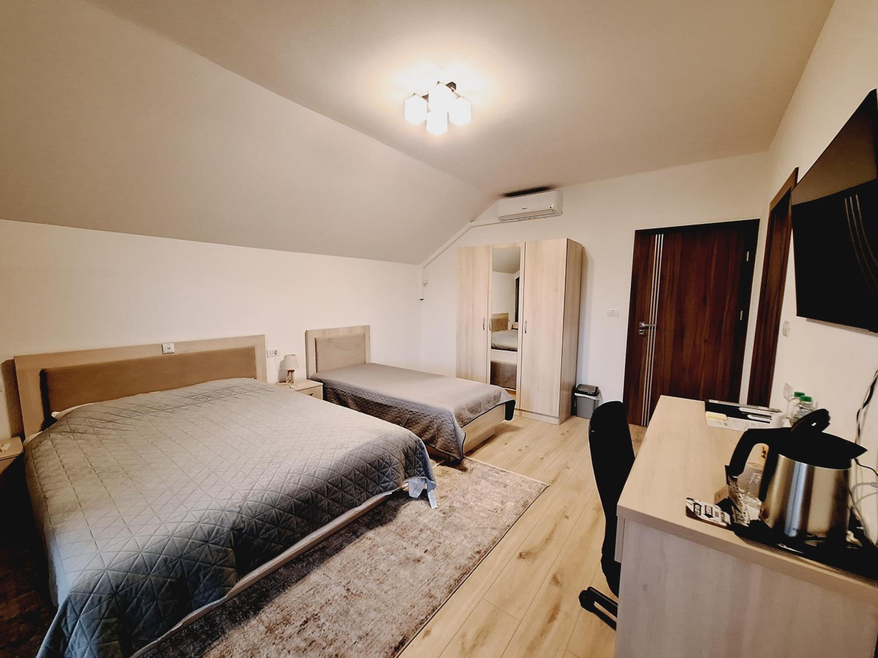 Triple Room with Balcony - Photo 5
