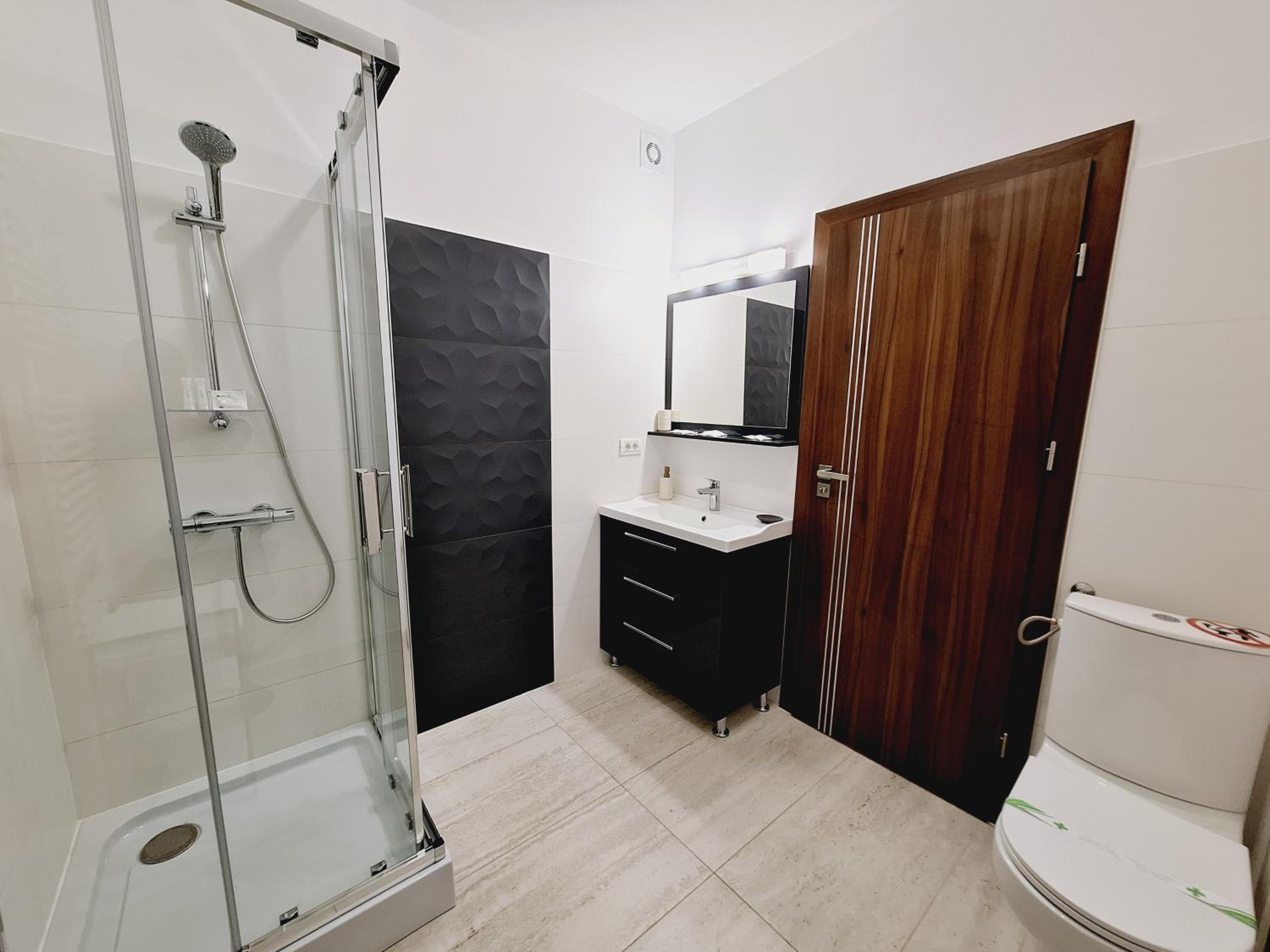Triple Room with Balcony - Photo 8