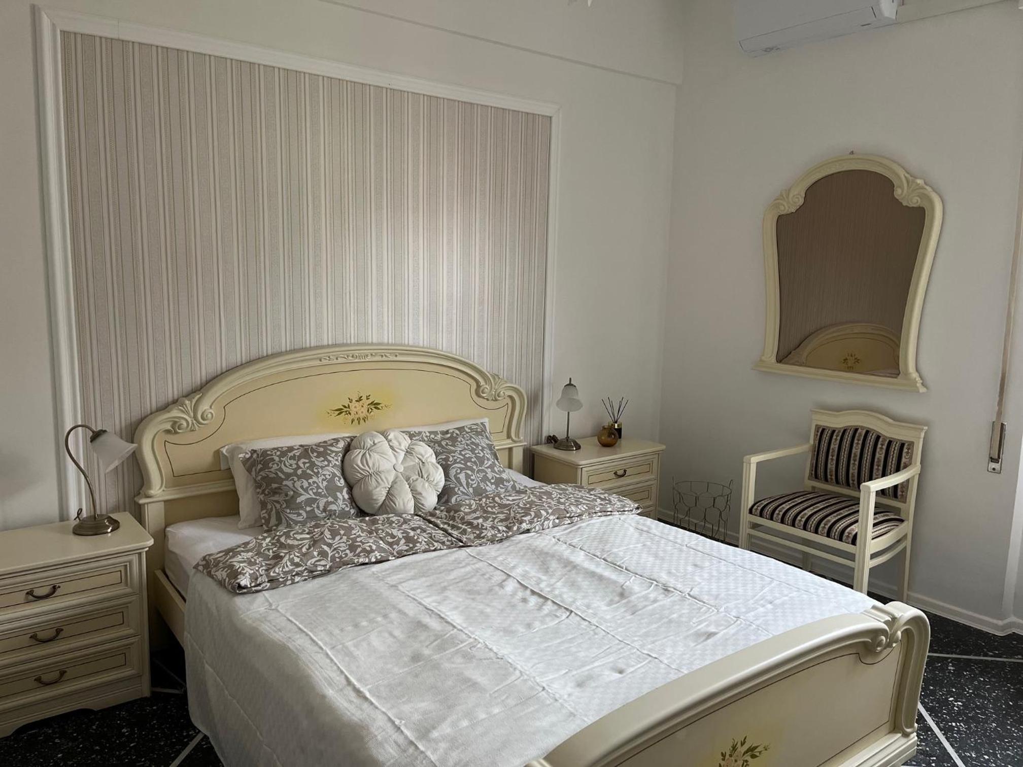 Superior One-Bedroom Apartment with Balcony