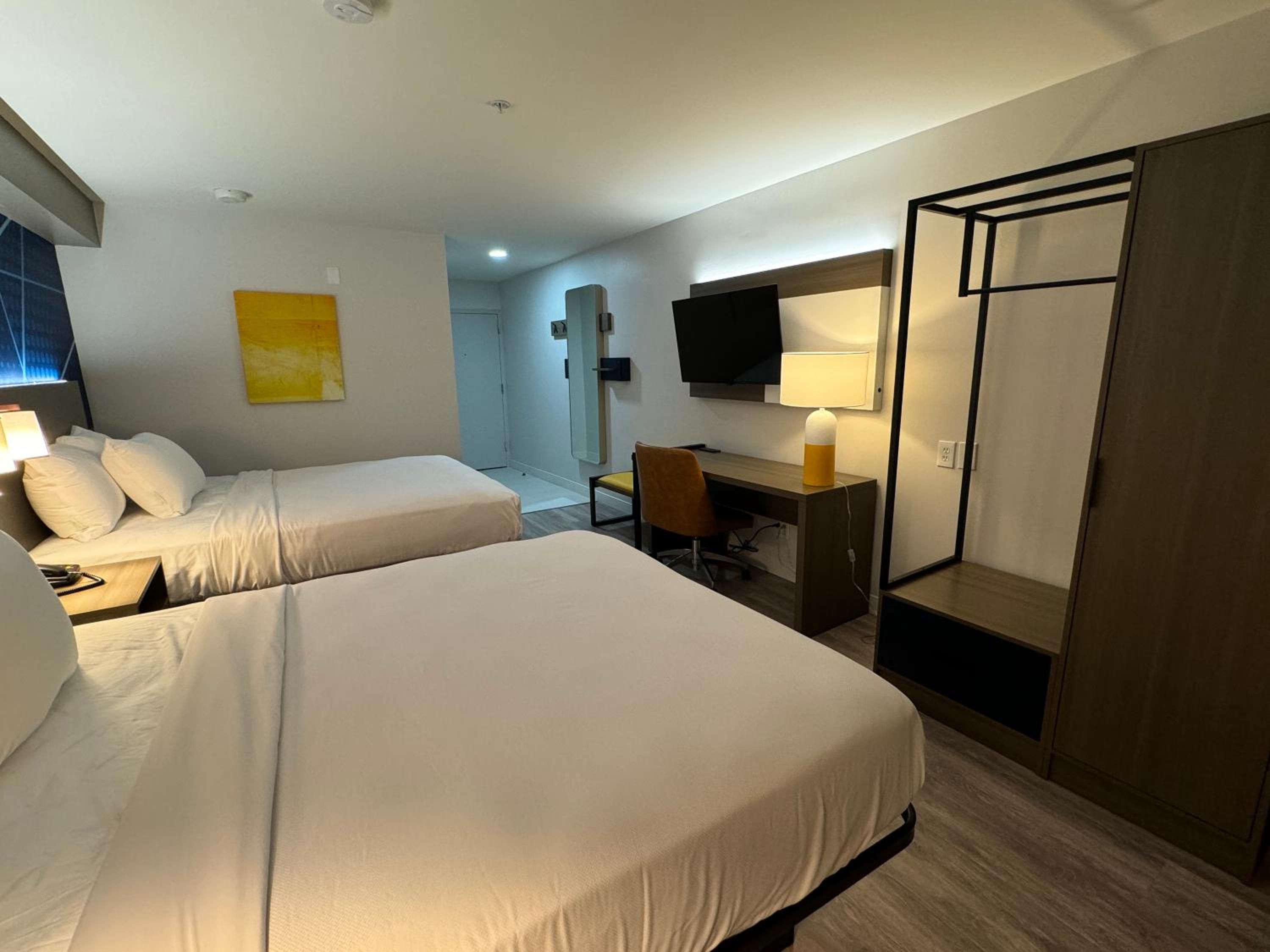 Quadruple Room with Two Queen Beds and Roll-In Shower - Disability Access/Non Smoking - Photo 2