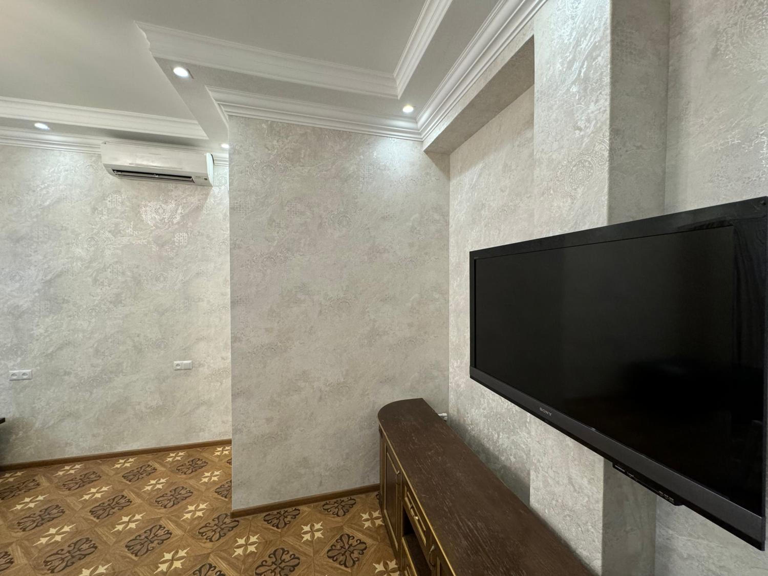 Deluxe Queen Suite