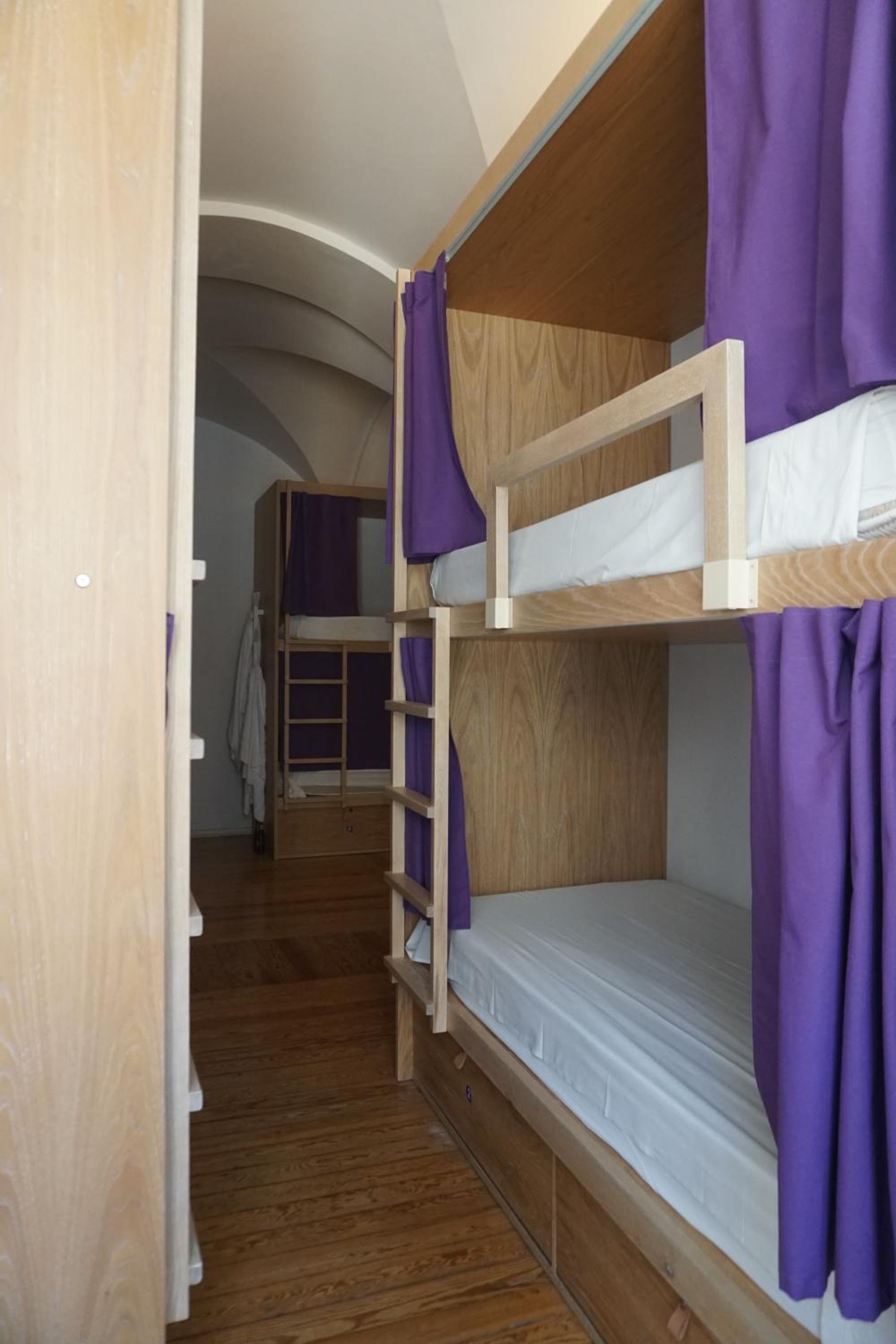 Bunk Bed in 8-Bed Mixed Dormitory Room photo 1