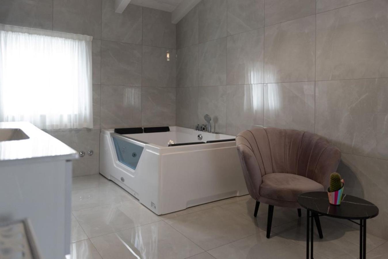 Queen Room with Spa Bath photo 3