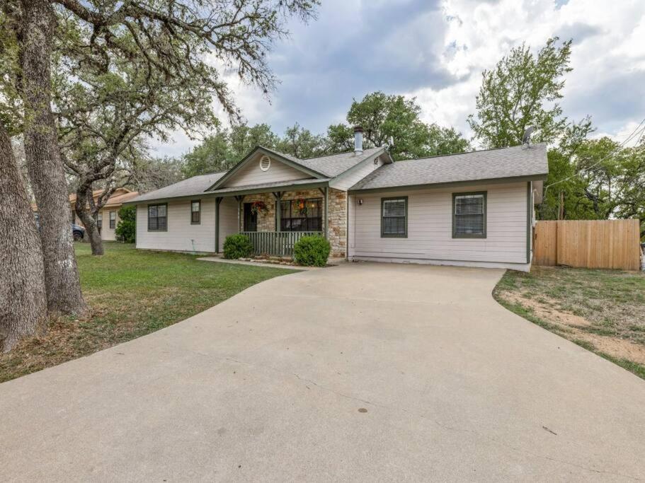 Four-Bedroom House photo 2
