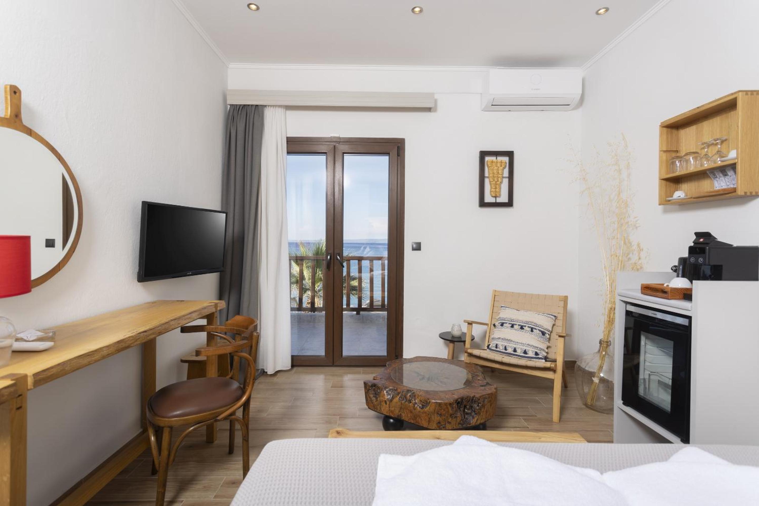 Deluxe Double or Twin Room with Sea View photo 1