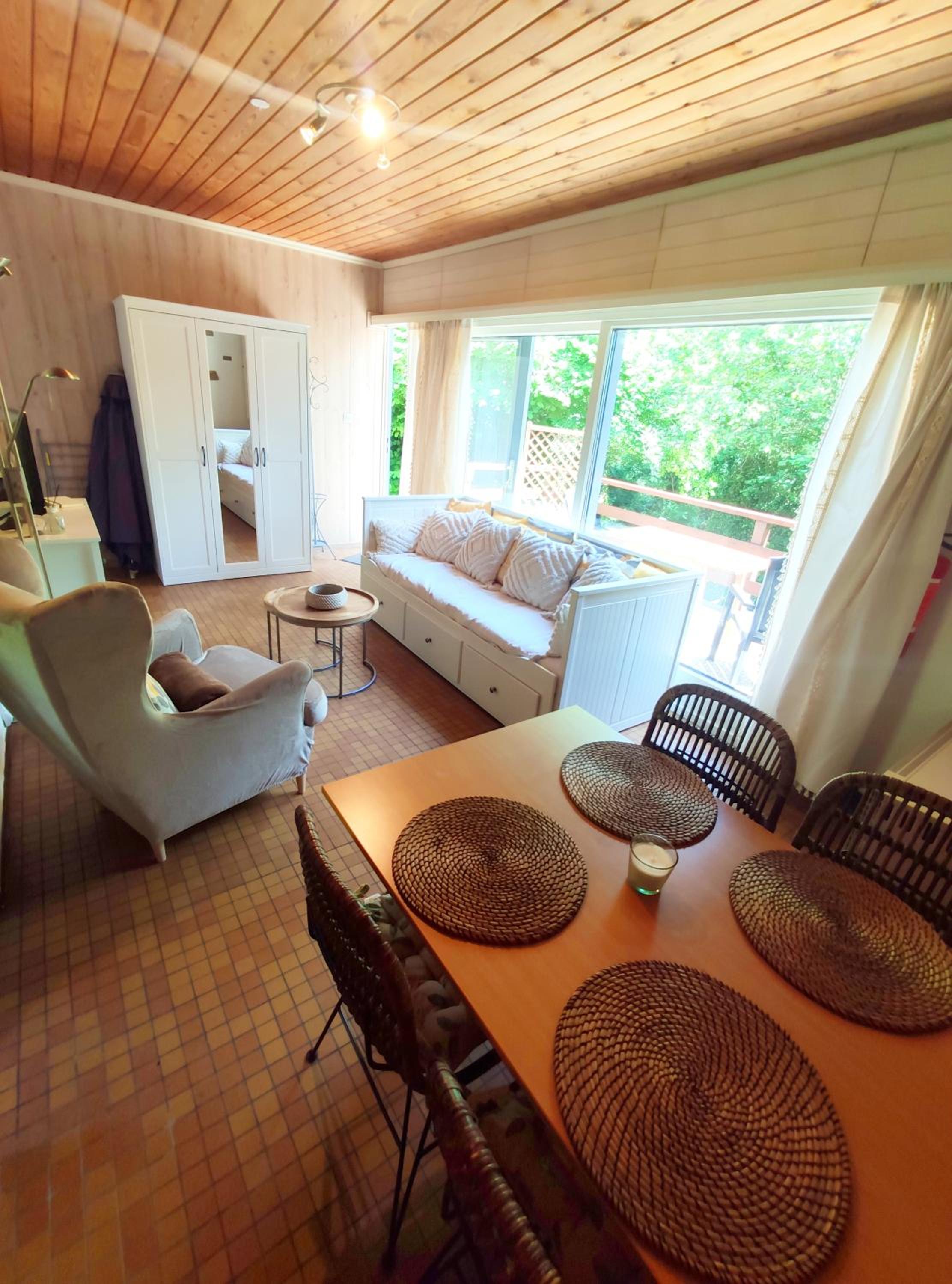 One-Bedroom House photo 1