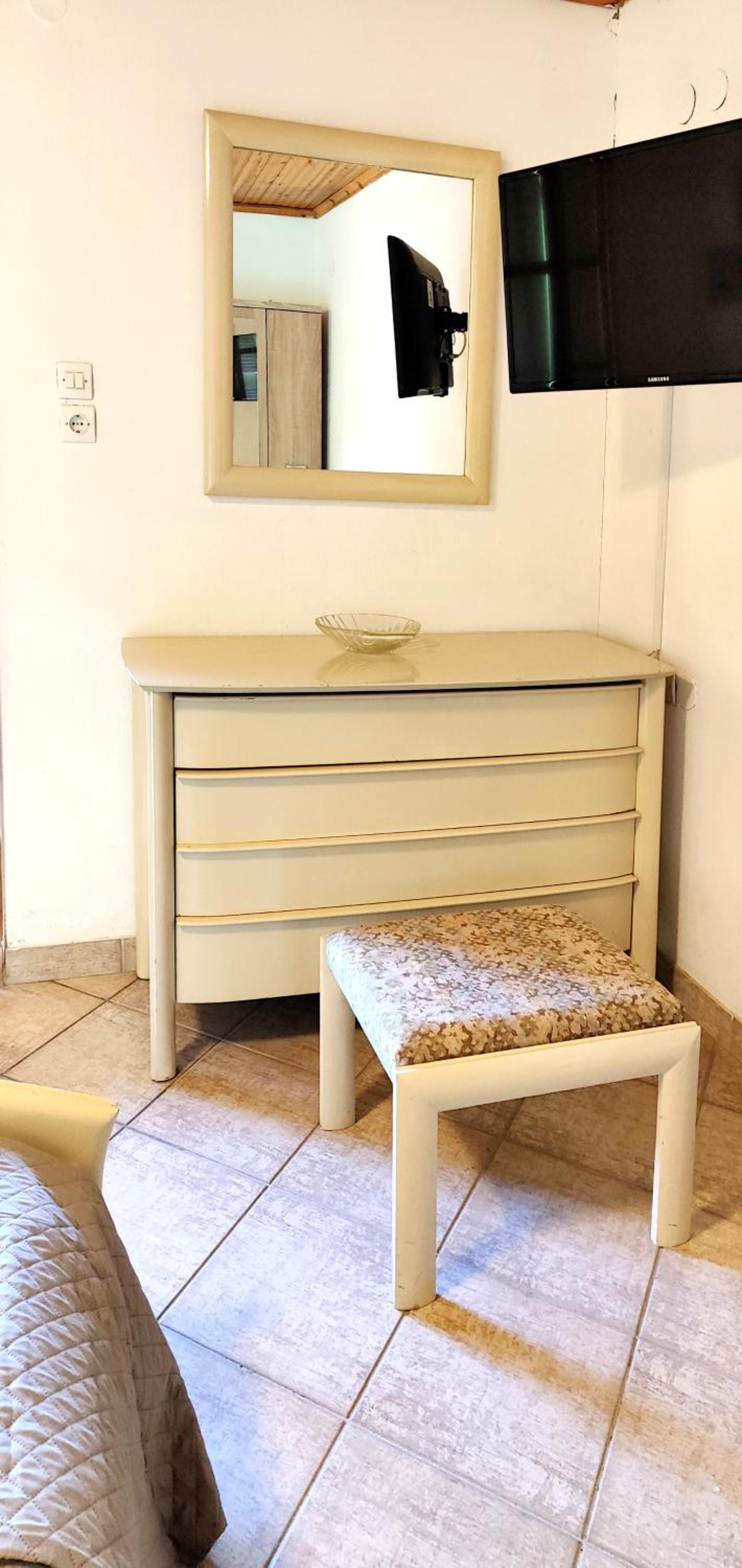 One-Bedroom House photo 1