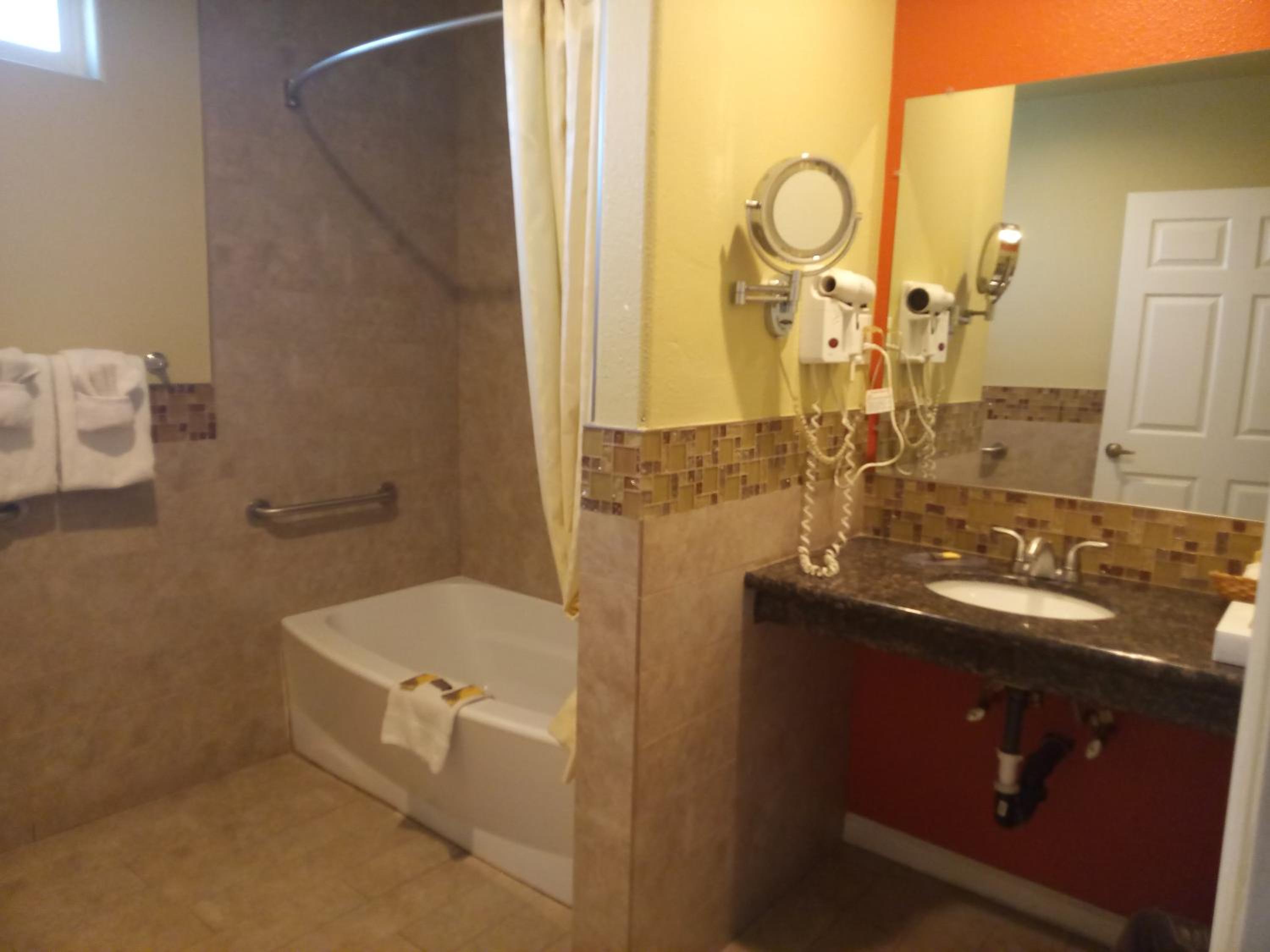 Queen Room - Disability Access/Non-Smoking - Photo 2