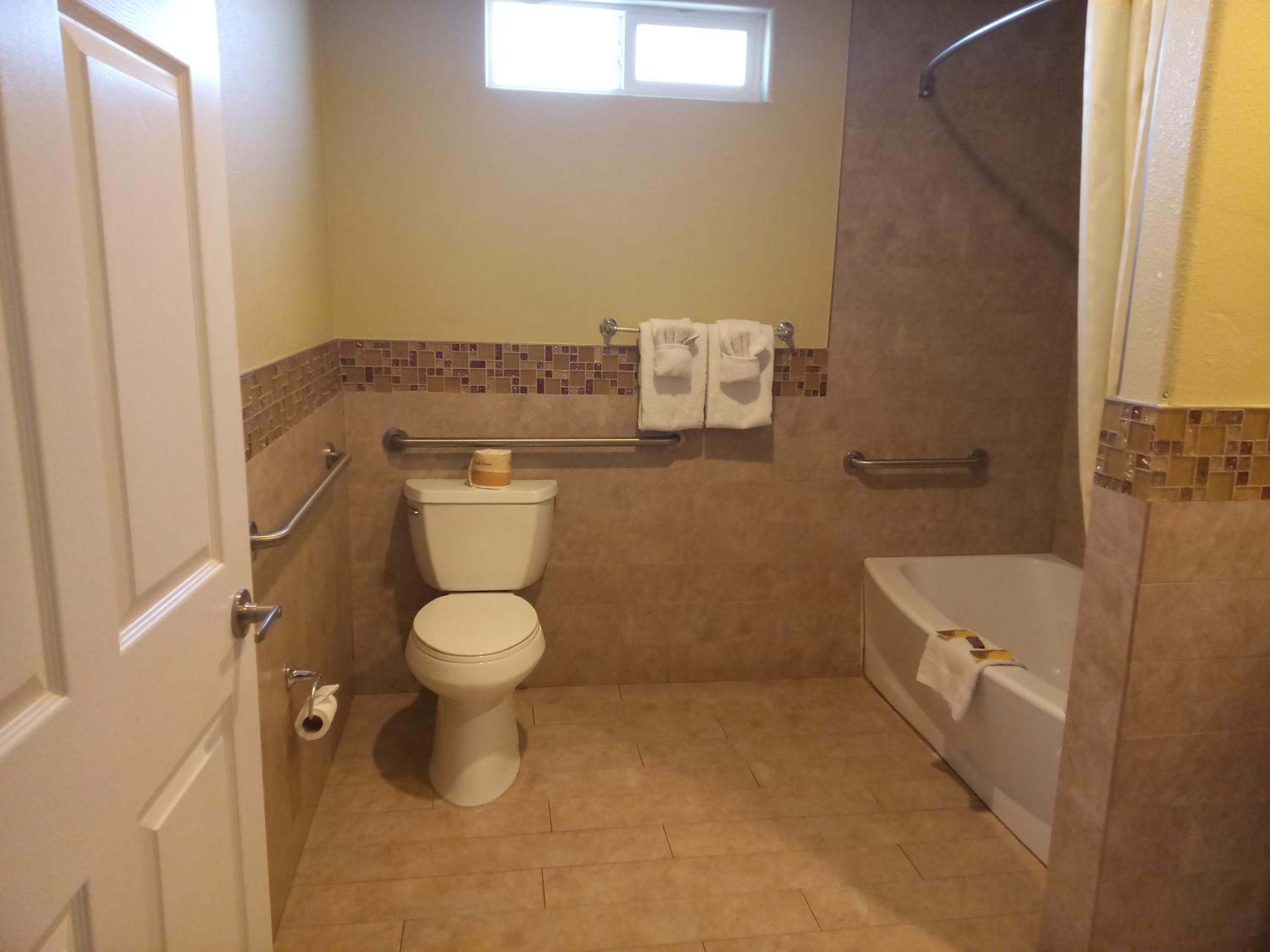 Queen Room - Disability Access/Non-Smoking - Photo 4