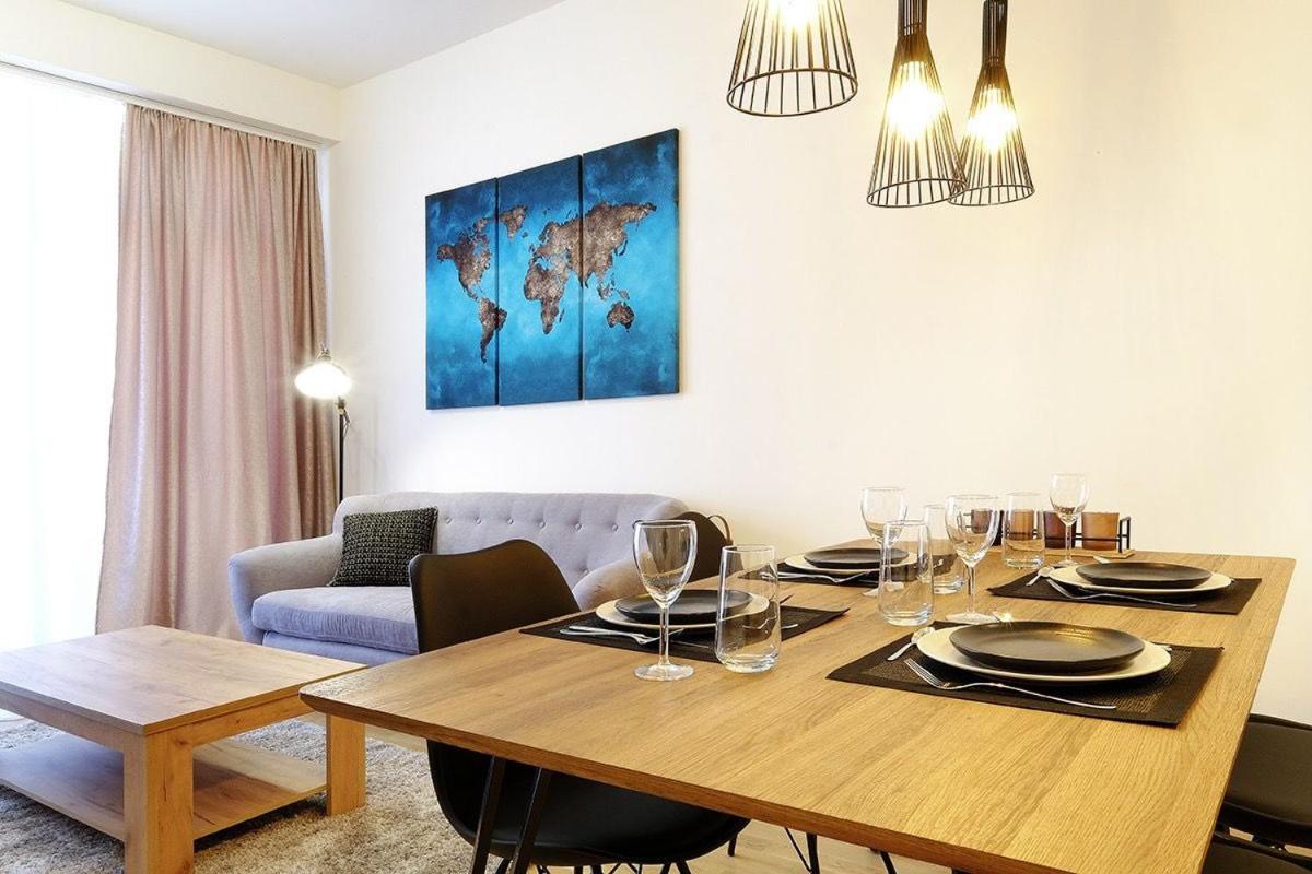 One-Bedroom Apartment with City View photo 2