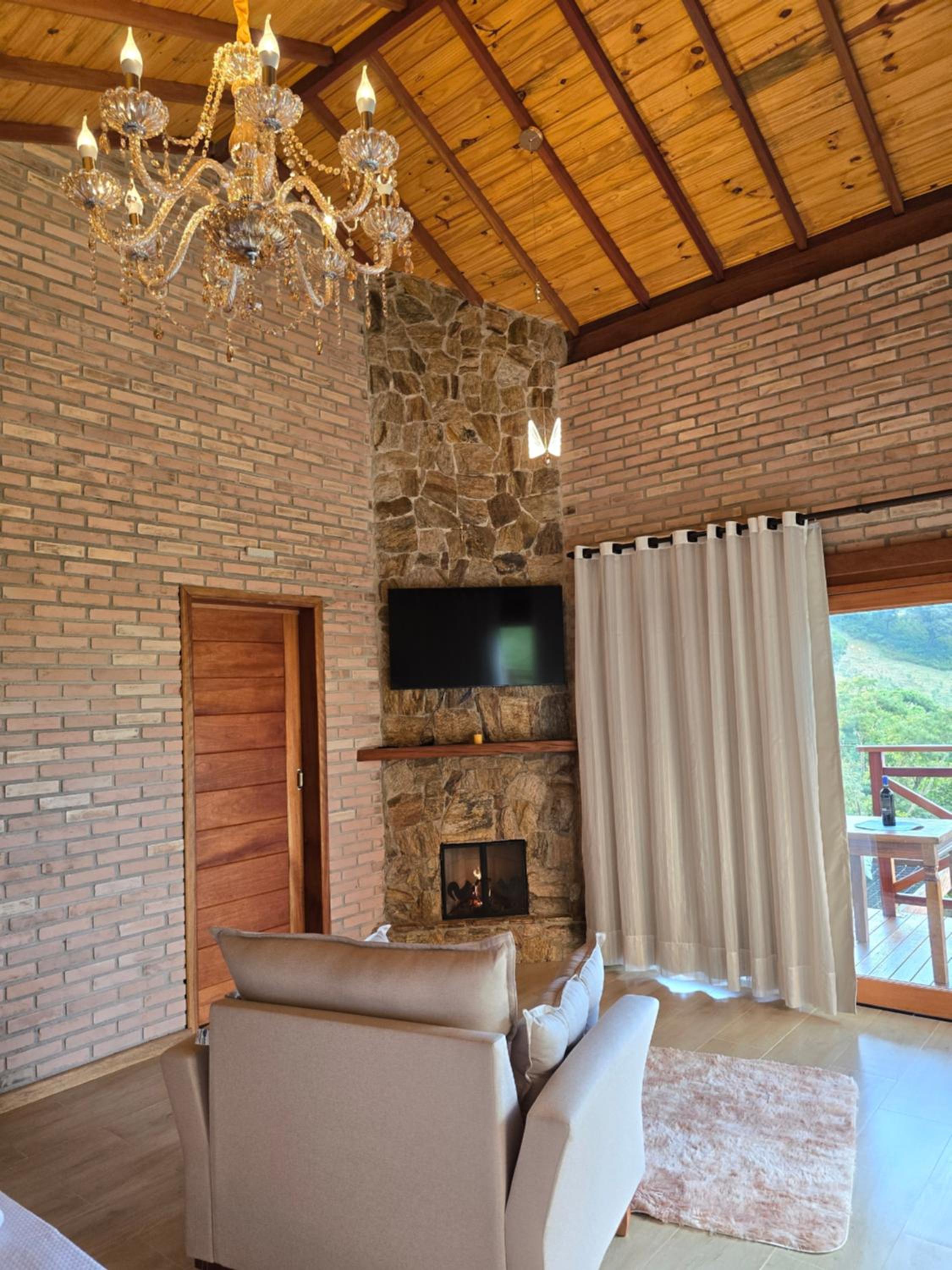 Family Room with Mountain View photo 1