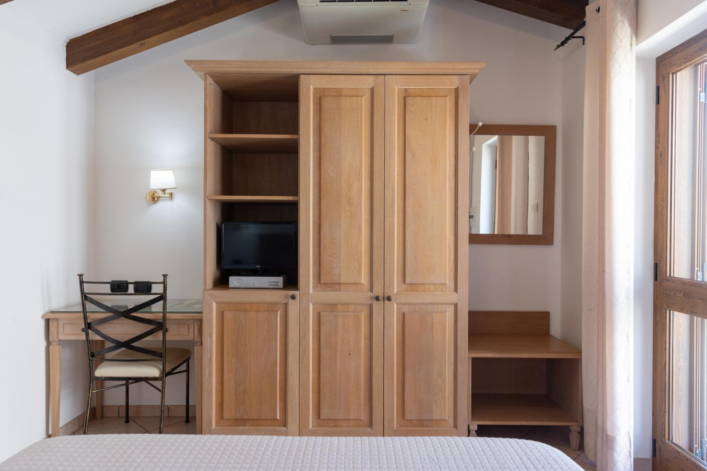 Double or Twin Room - Photo 6