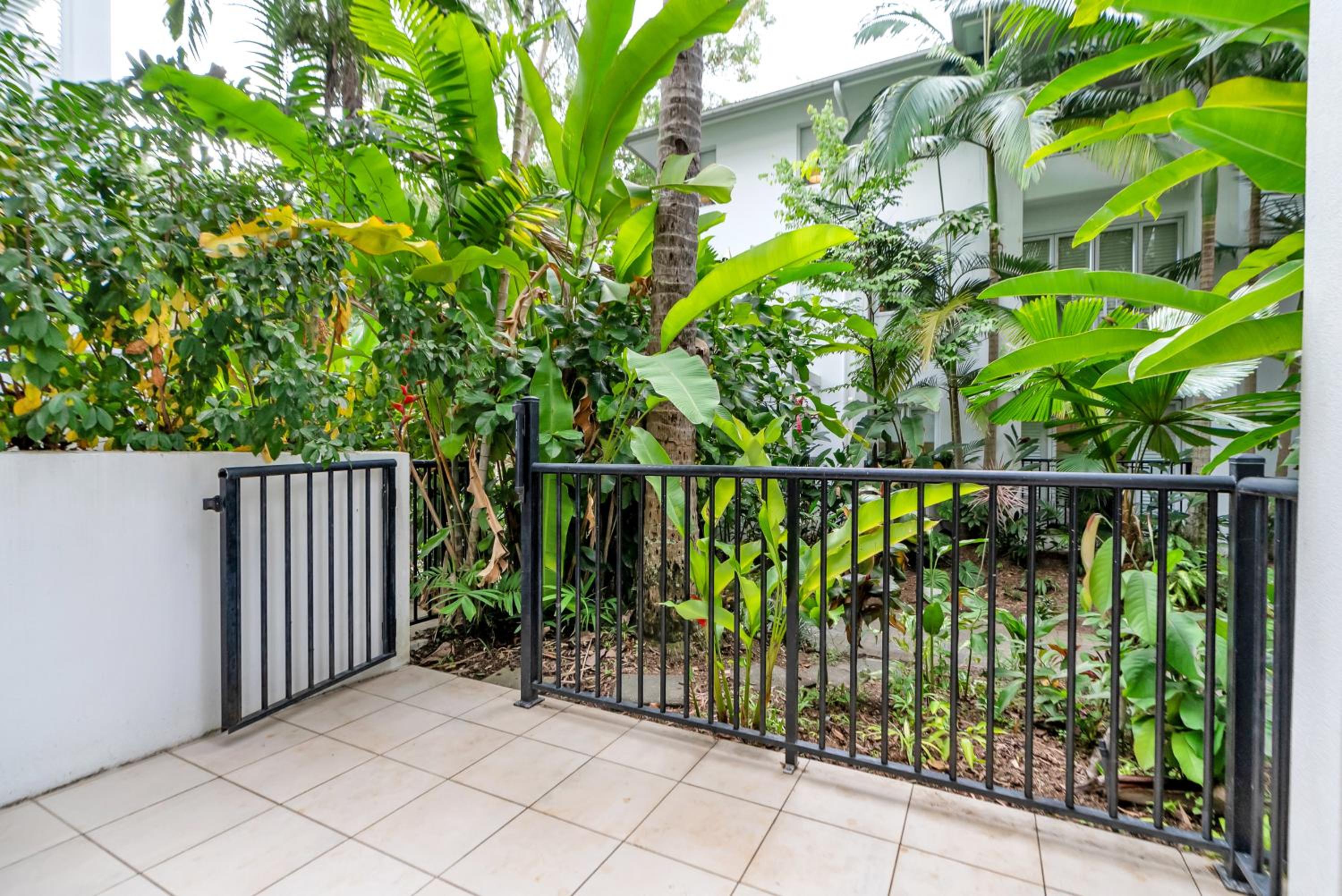 Ground Floor One Bedroom with Patio - Easy Pool Access 3312 photo 2