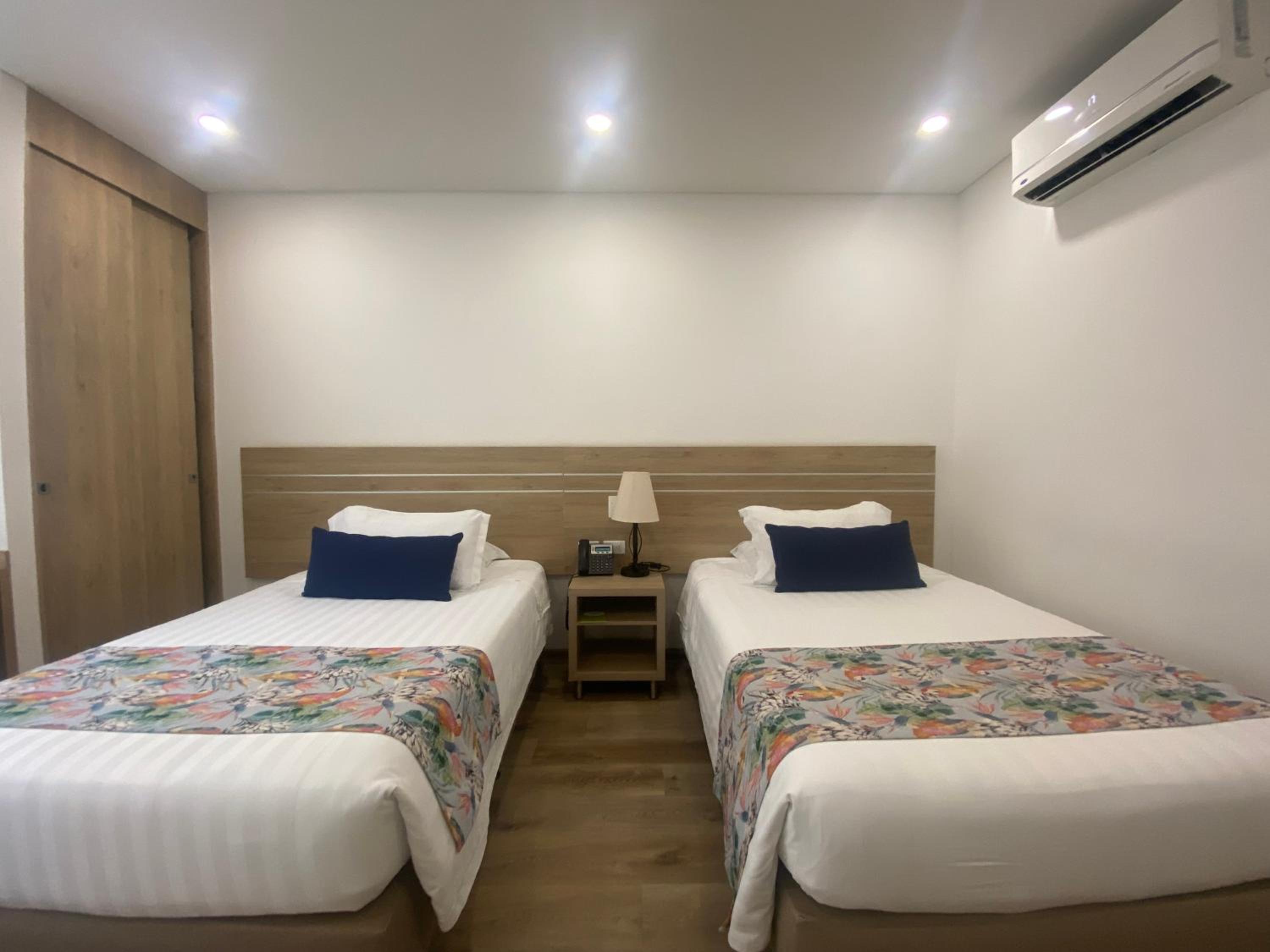 Twin Room - Photo 6