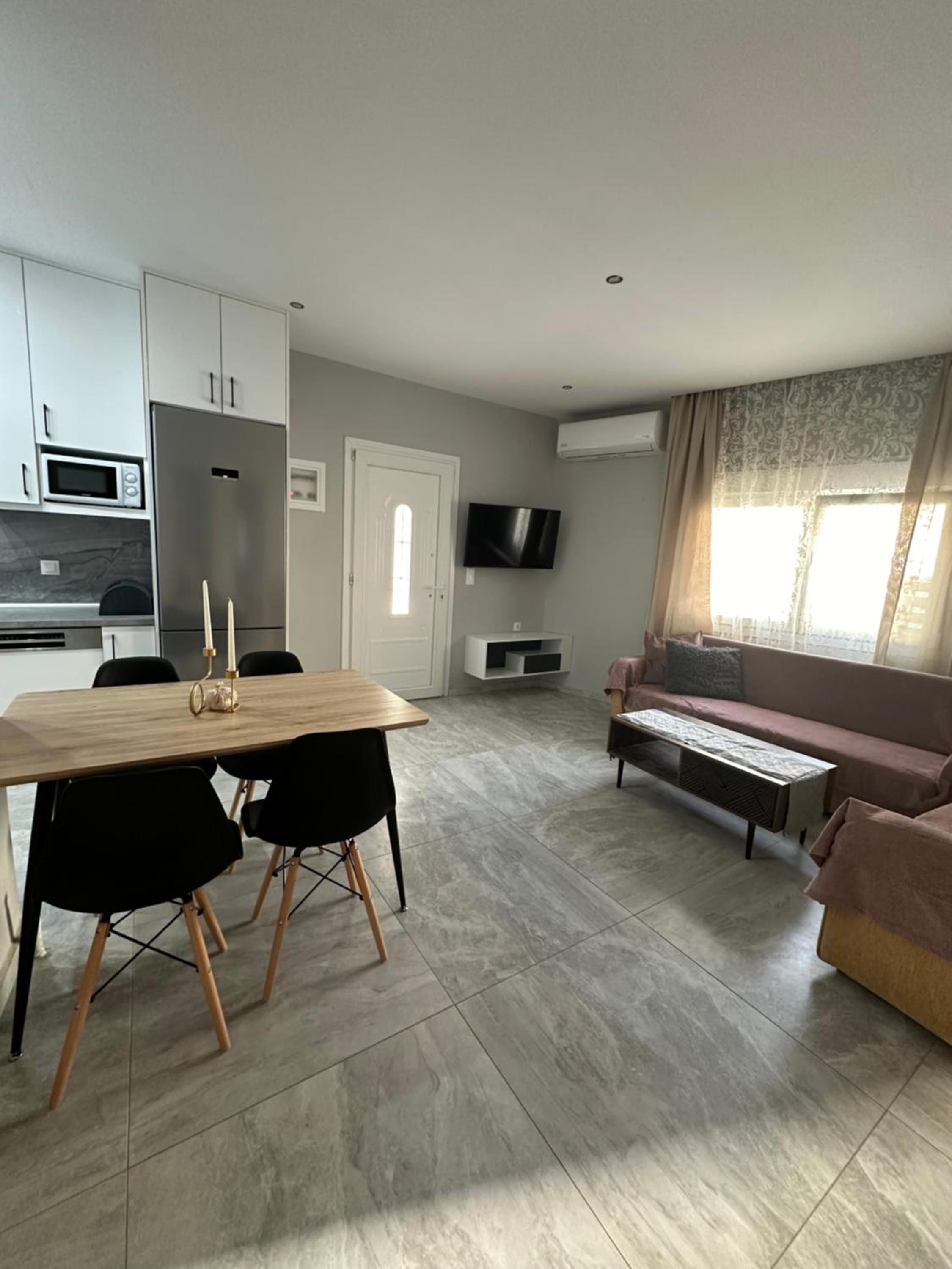 One-Bedroom House photo 1