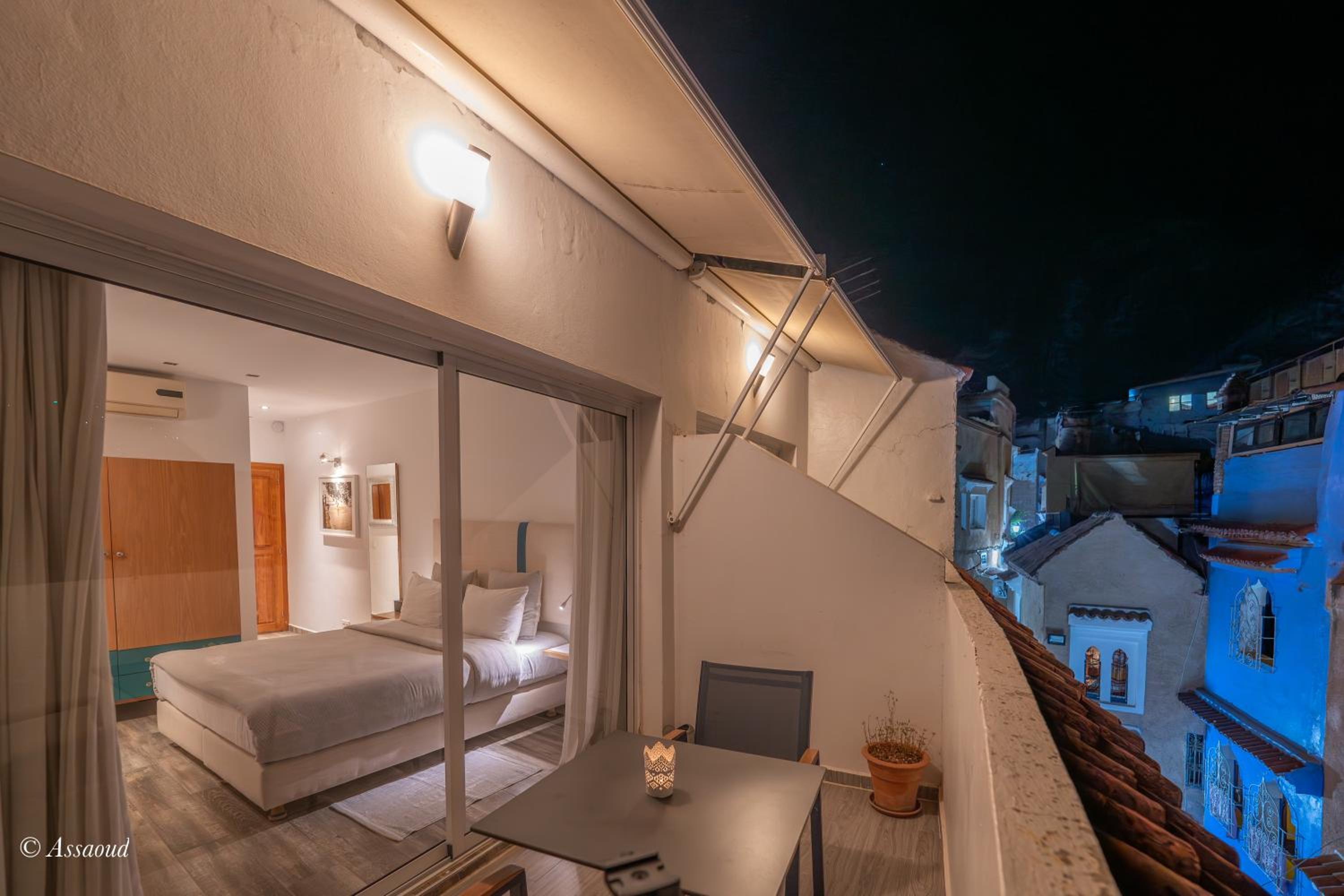 Deluxe Double Room with Balcony - Photo 8