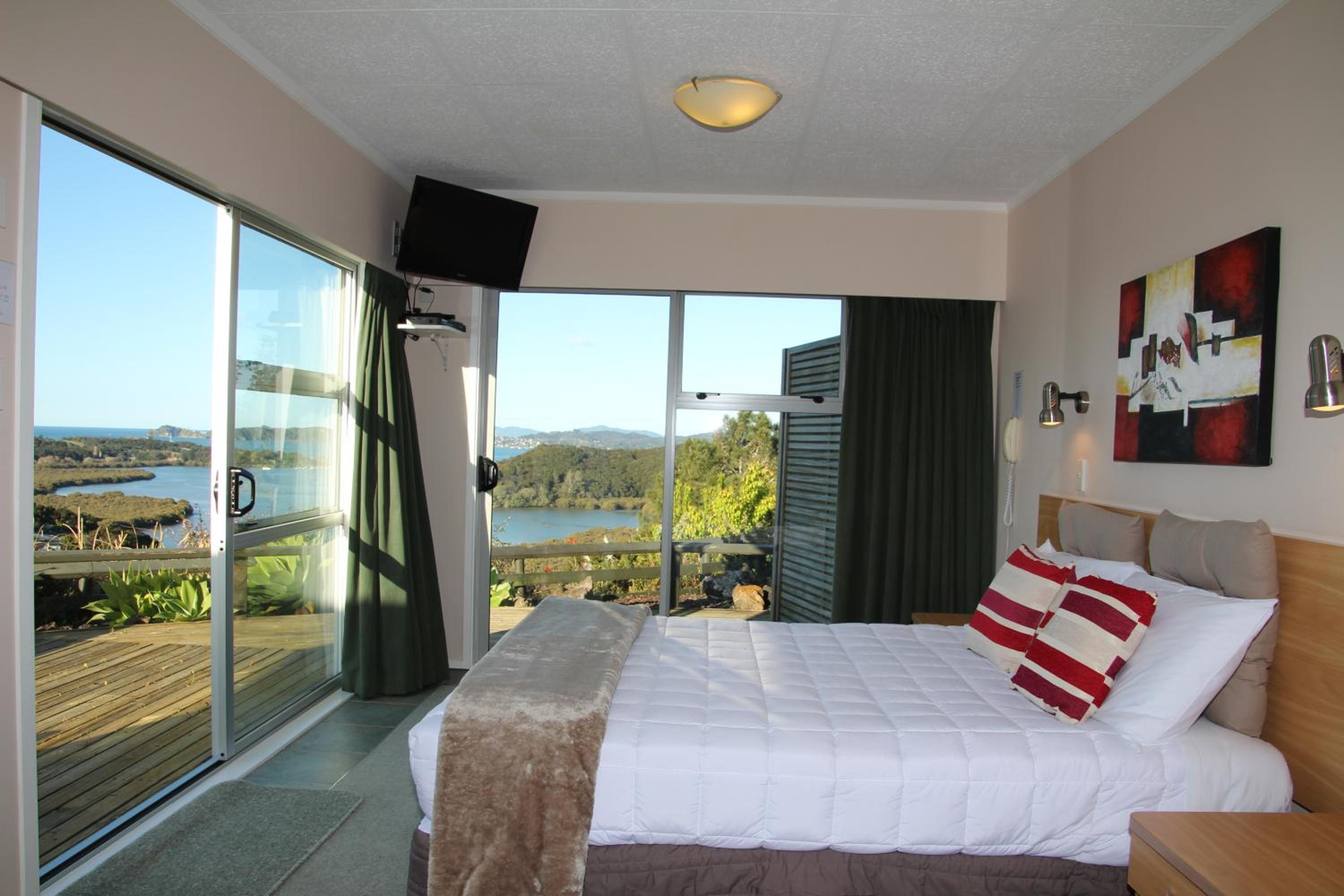 Queen Studio with Ocean Views - Photo 1