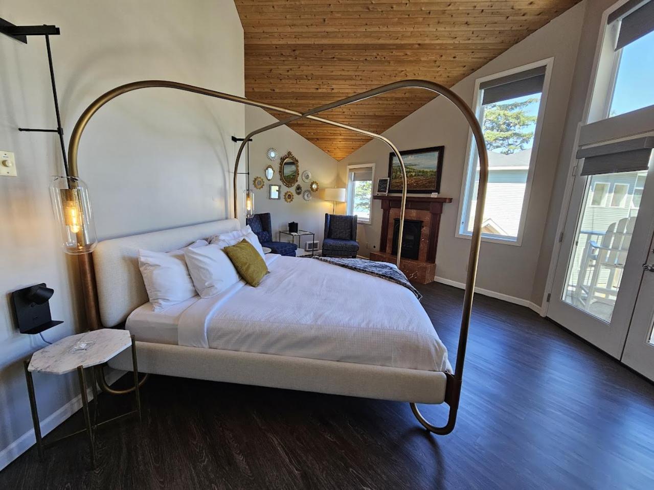 King Room with Balcony