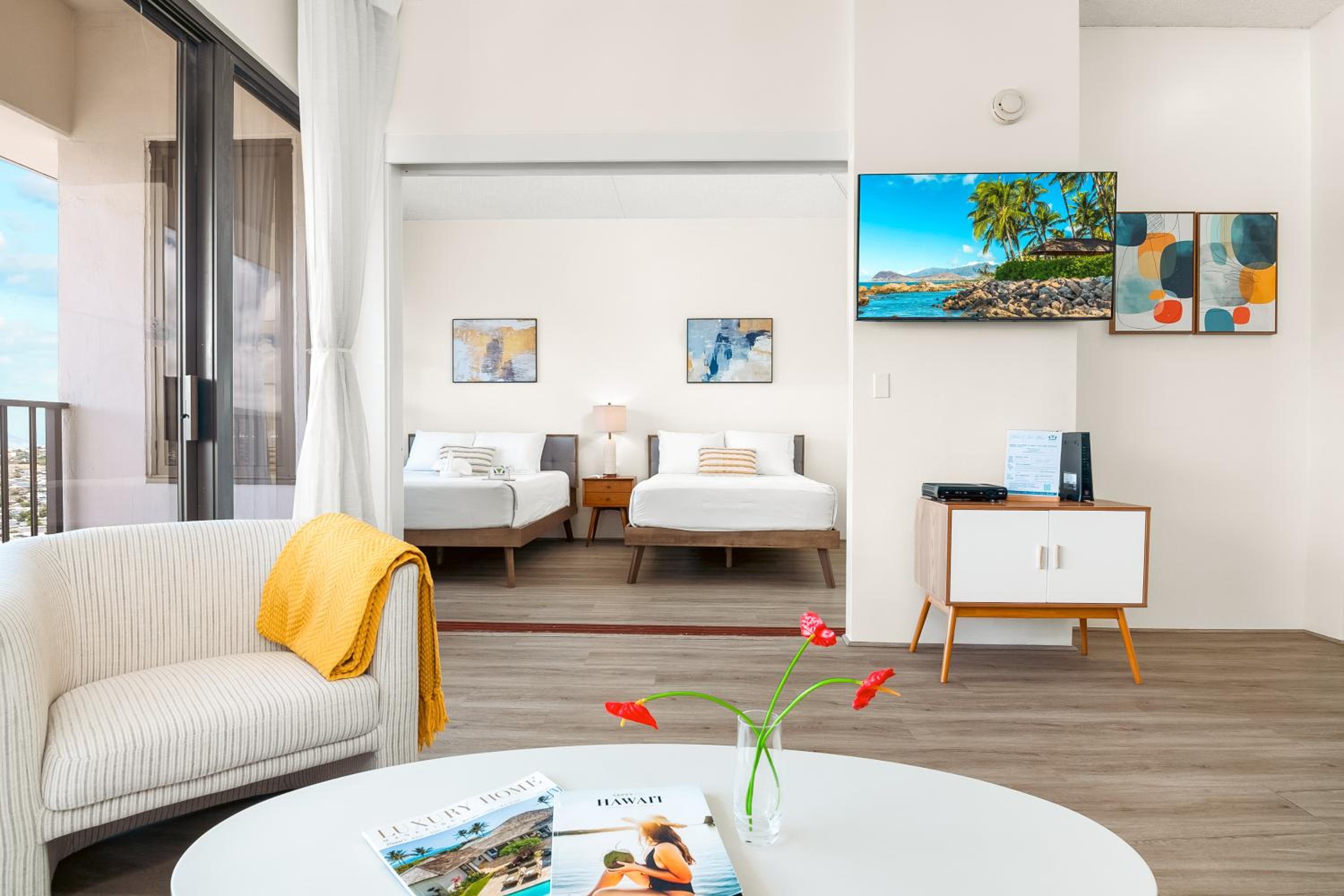 38FL Mountain View, Walk to Waikiki Beach, Parking: One-Bedroom Apartment with Balcony and Mountain View photo
