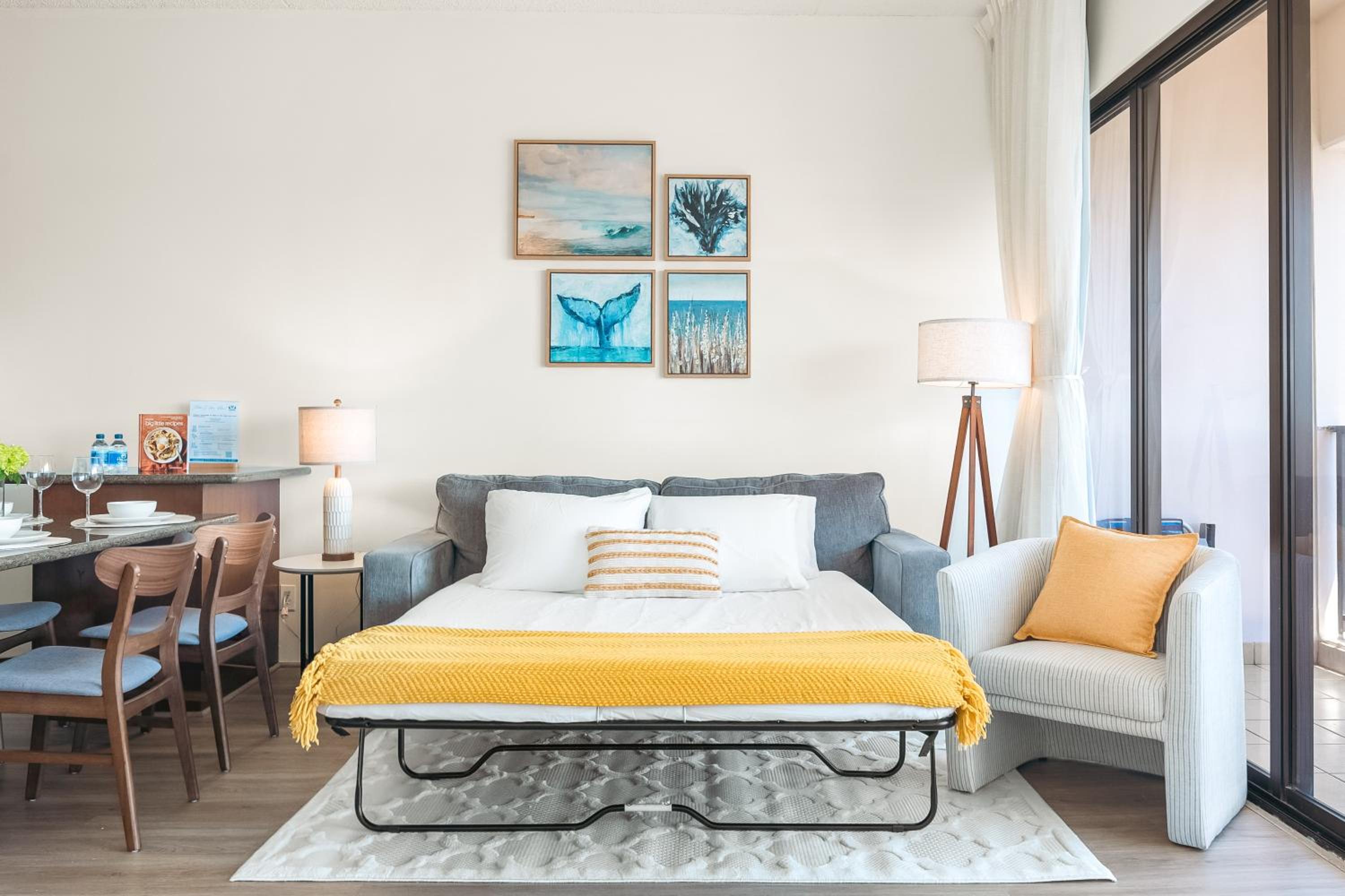 38FL Mountain View, Walk to Waikiki Beach, Parking: One-Bedroom Apartment with Balcony and Mountain View photo