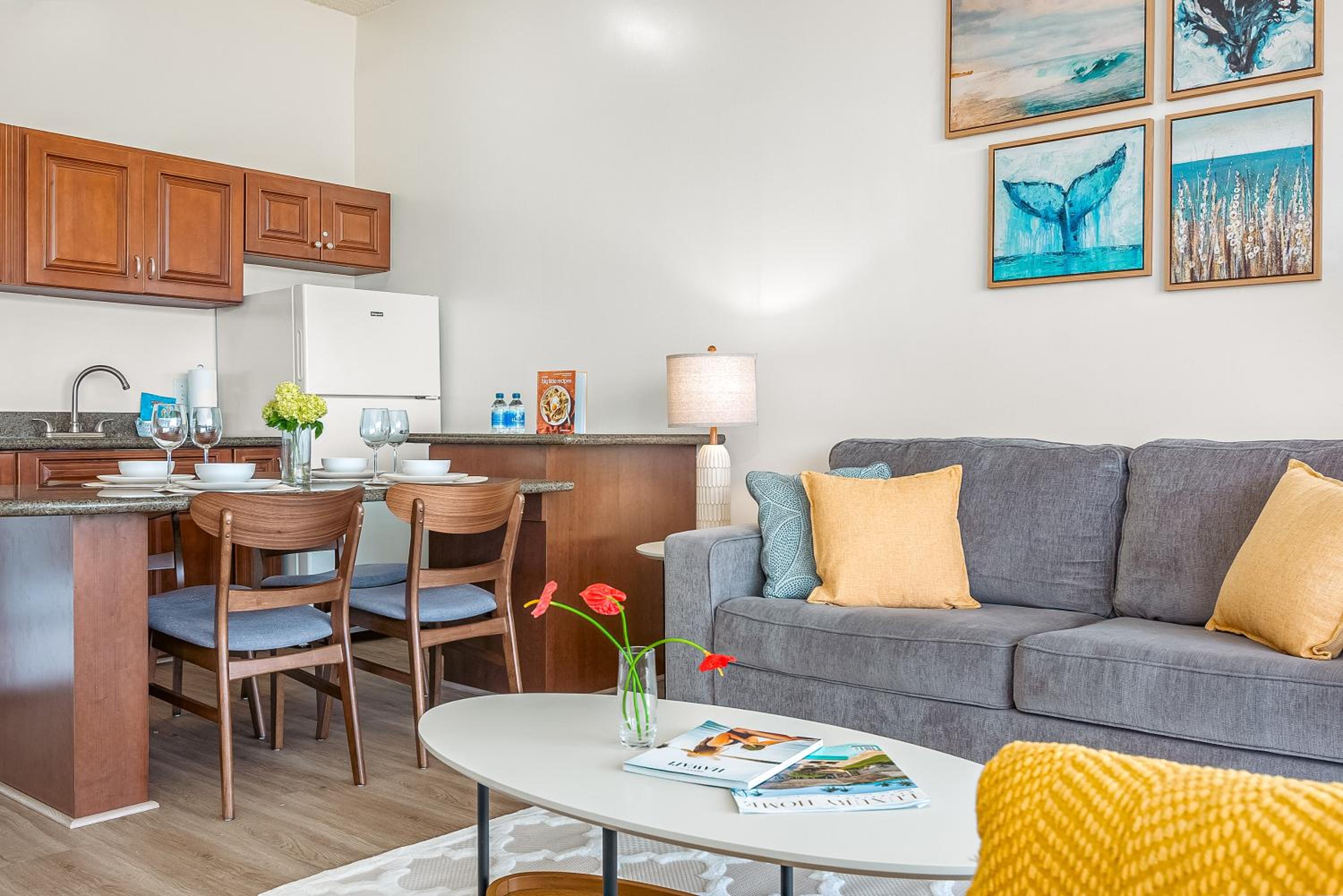 38FL Mountain View, Walk to Waikiki Beach, Parking: One-Bedroom Apartment with Balcony and Mountain View photo