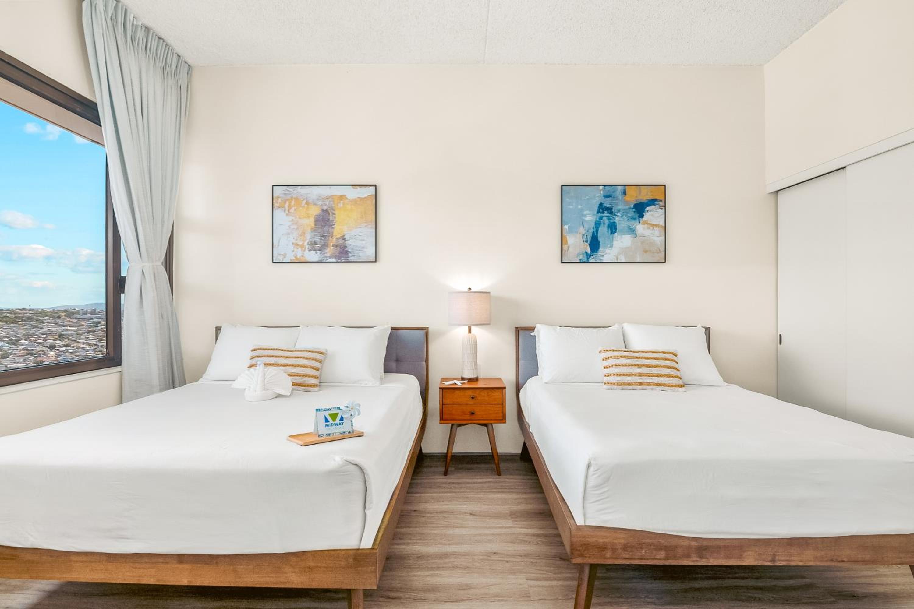 38FL Mountain View, Walk to Waikiki Beach, Parking: One-Bedroom Apartment with Balcony and Mountain View photo