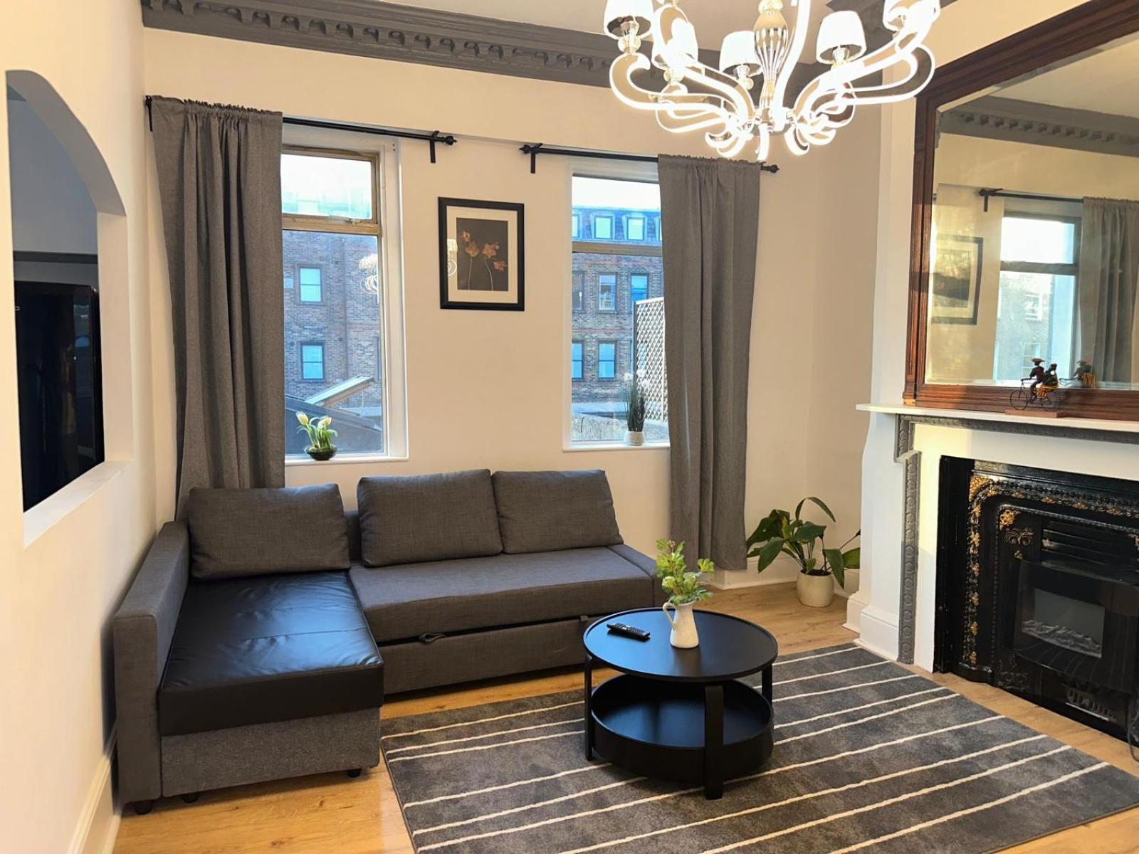 One-Bedroom Apartment photo 1