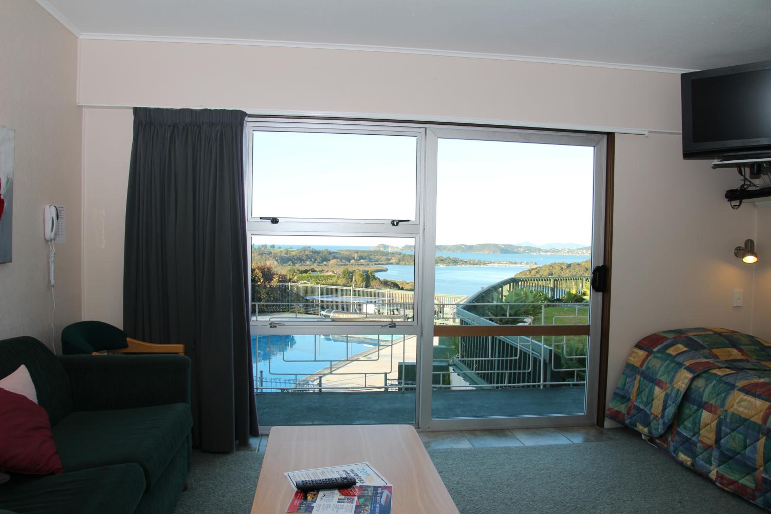One-Bedroom Apartment with Ocean View - Photo 3