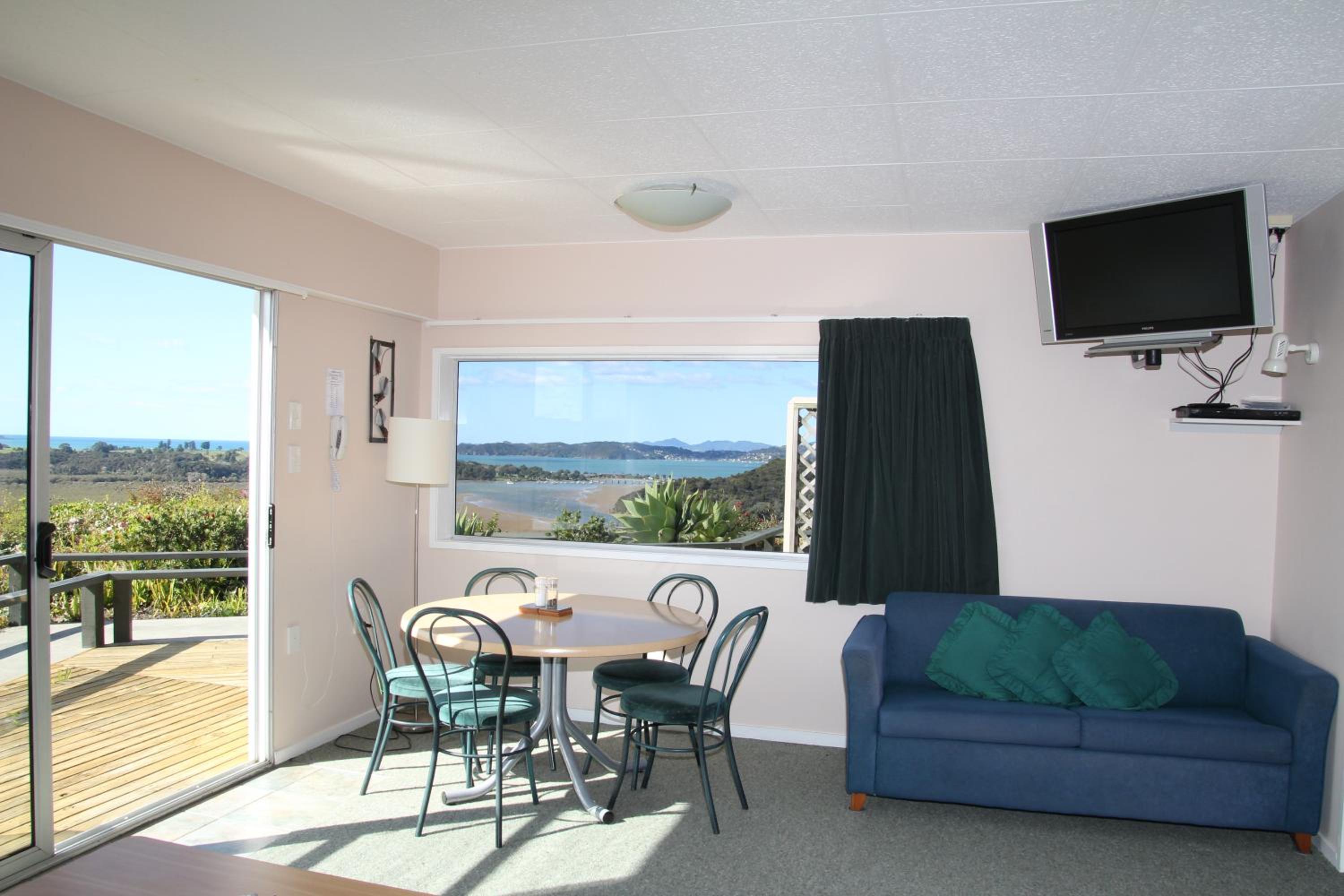 Two-Bedroom Apartment with Ocean View - Photo 6