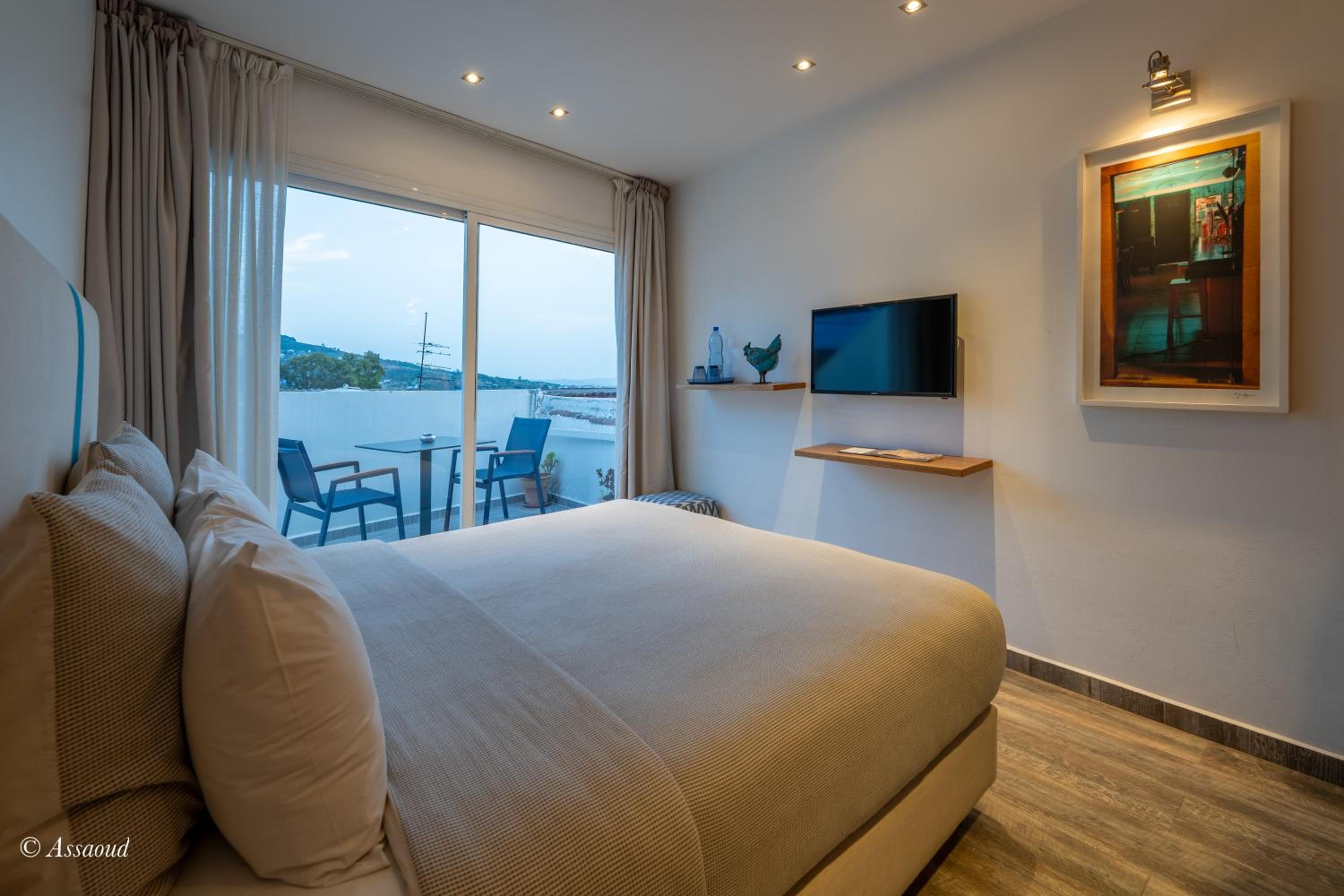 Deluxe Double Room with Balcony - Photo 7
