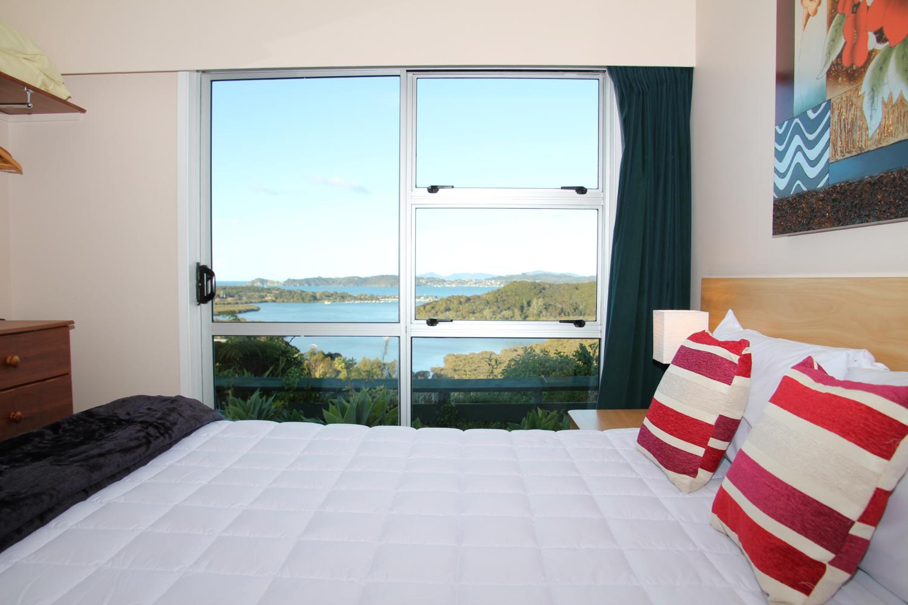 Two-Bedroom Apartment with Ocean View - Photo 8