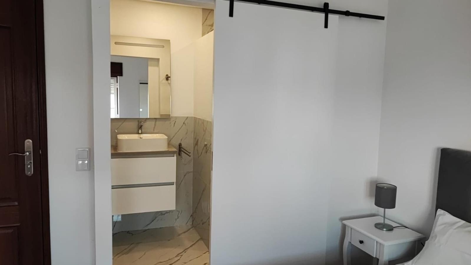 Double Room with Private Bathroom - Photo 12