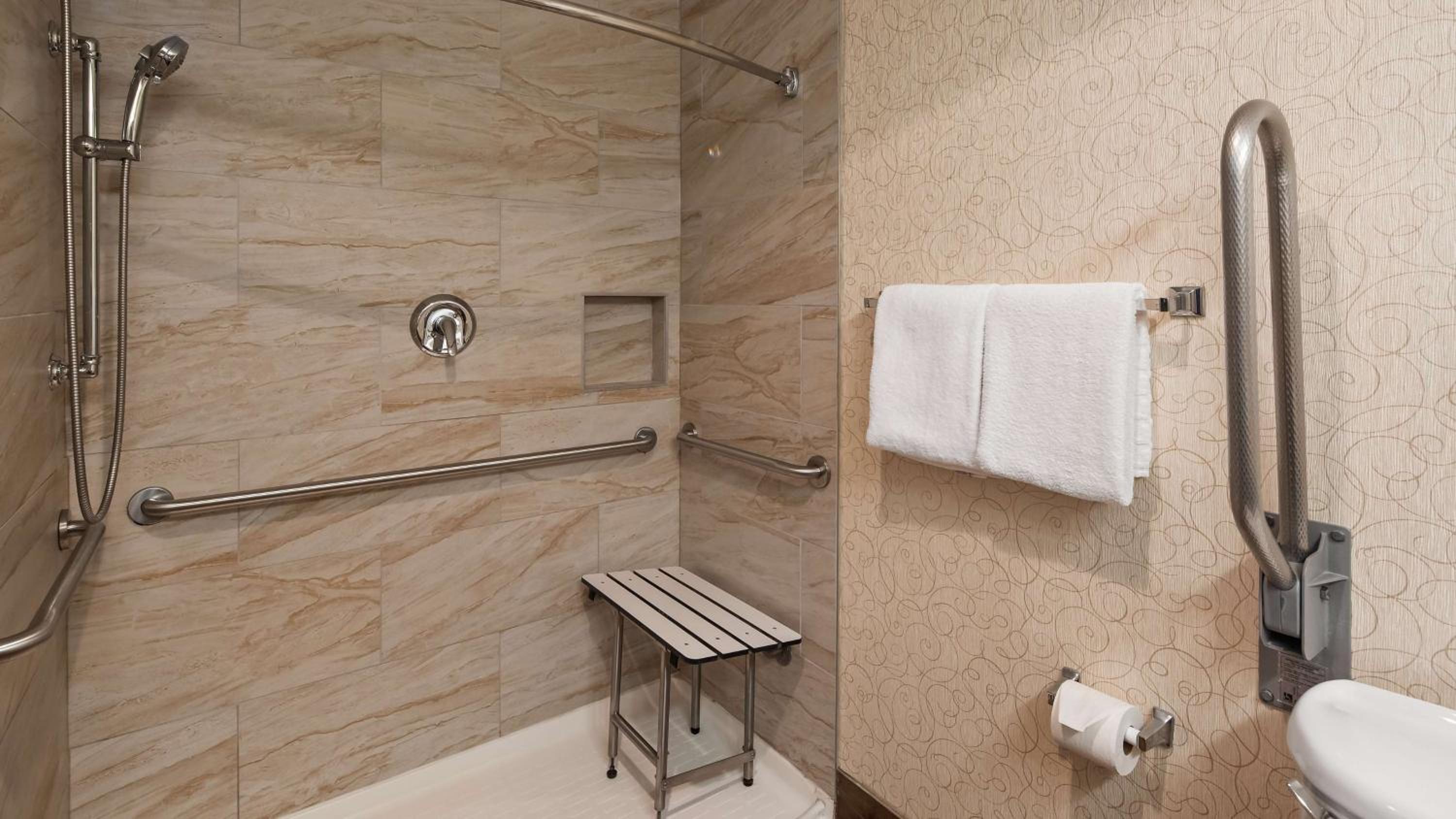 Double Room with Two Double Beds and Roll-In Shower - Disability Access - Photo 7