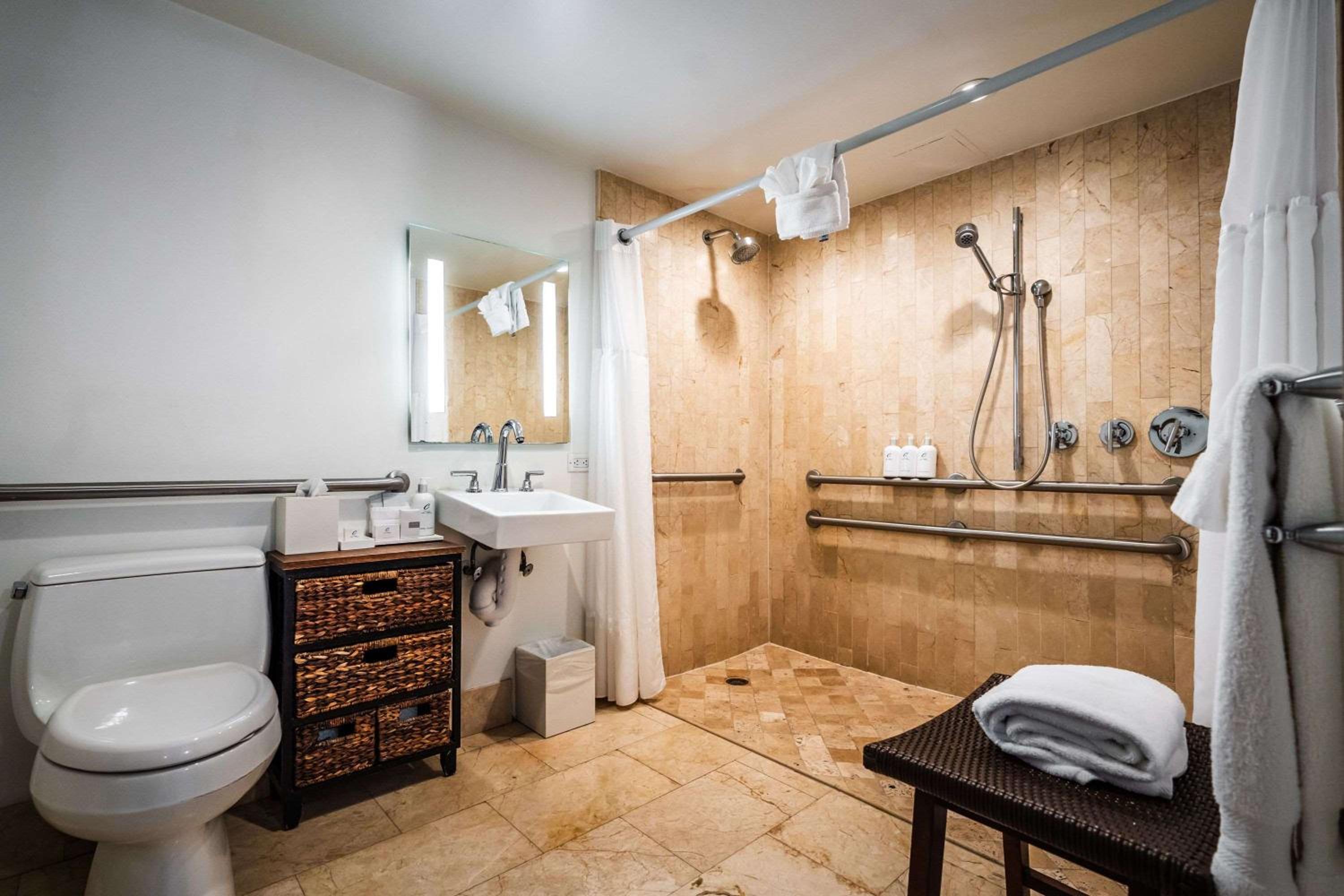 King Room - Disability Access - Photo 3